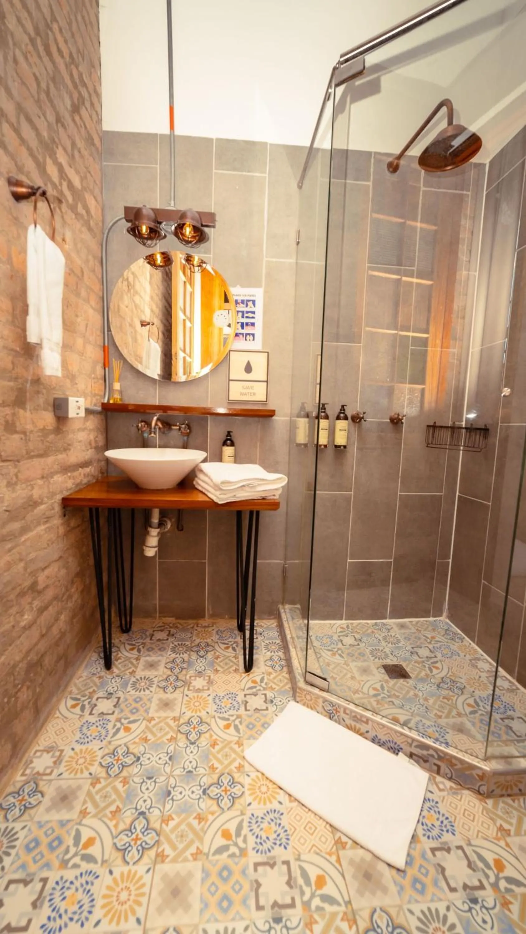 Shower in Socialtel Candelaria Bogotá