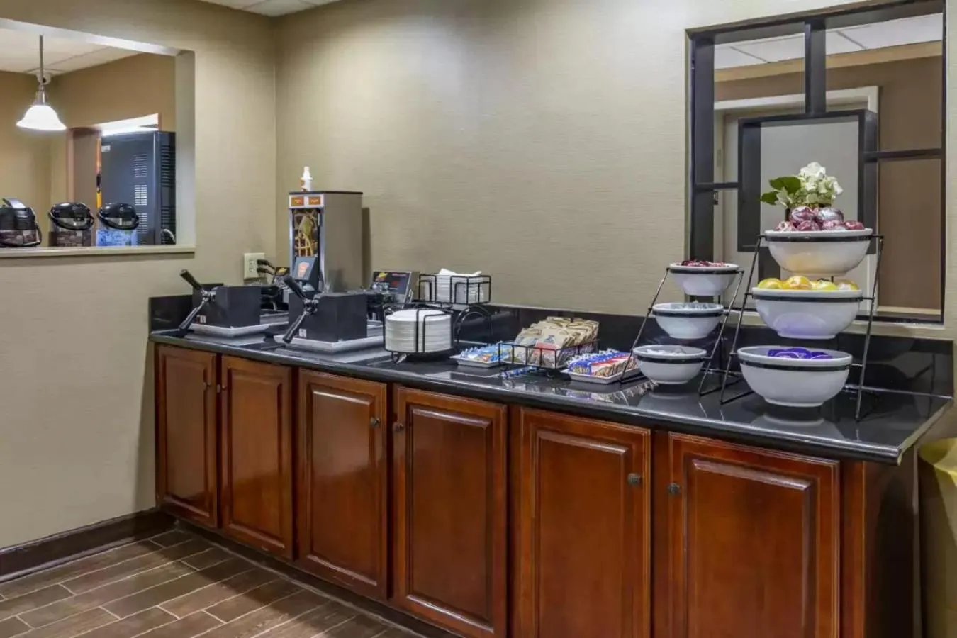 Breakfast in Comfort Inn Greensboro - Kernersville