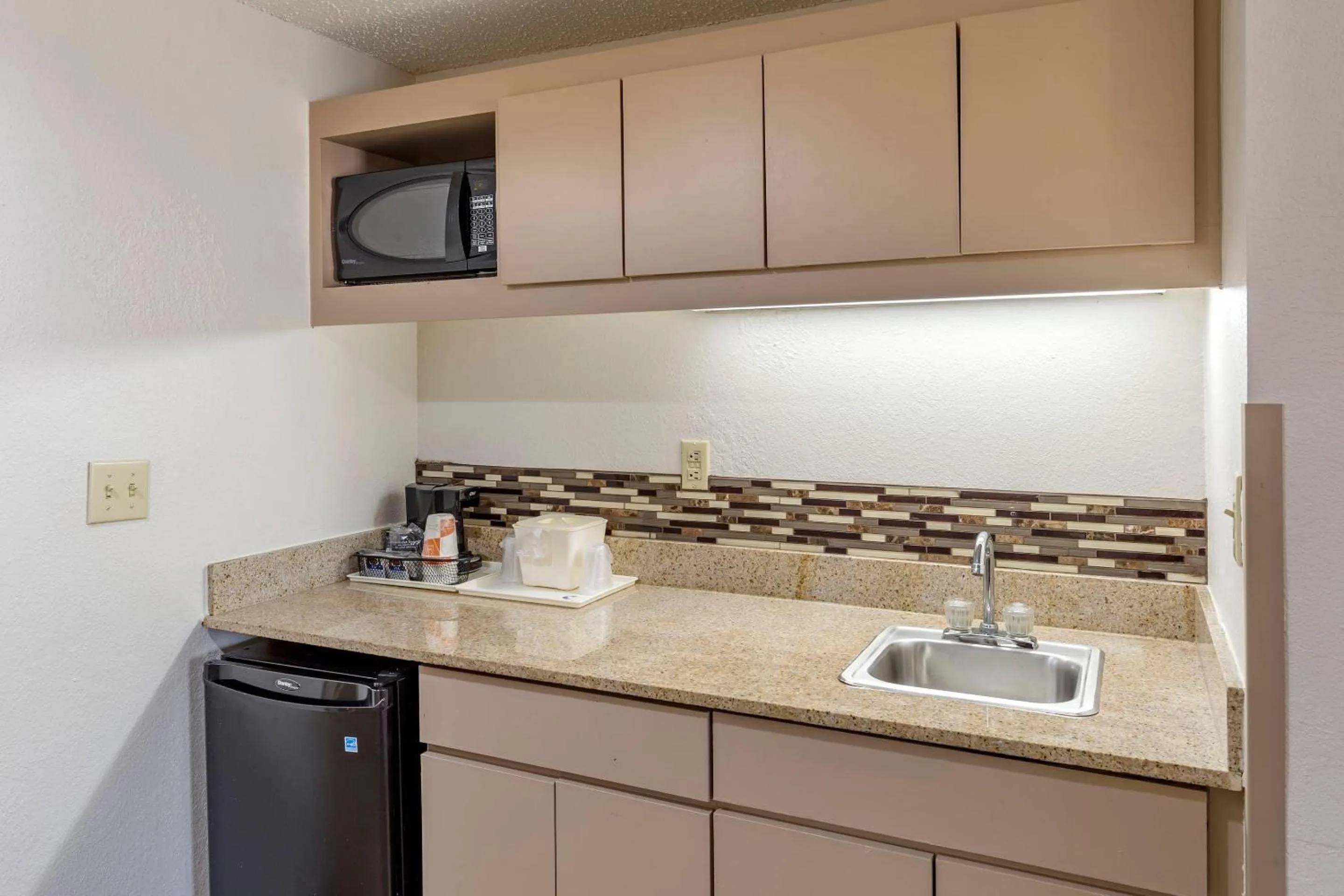 Bedroom in Comfort Inn Greensboro - Kernersville