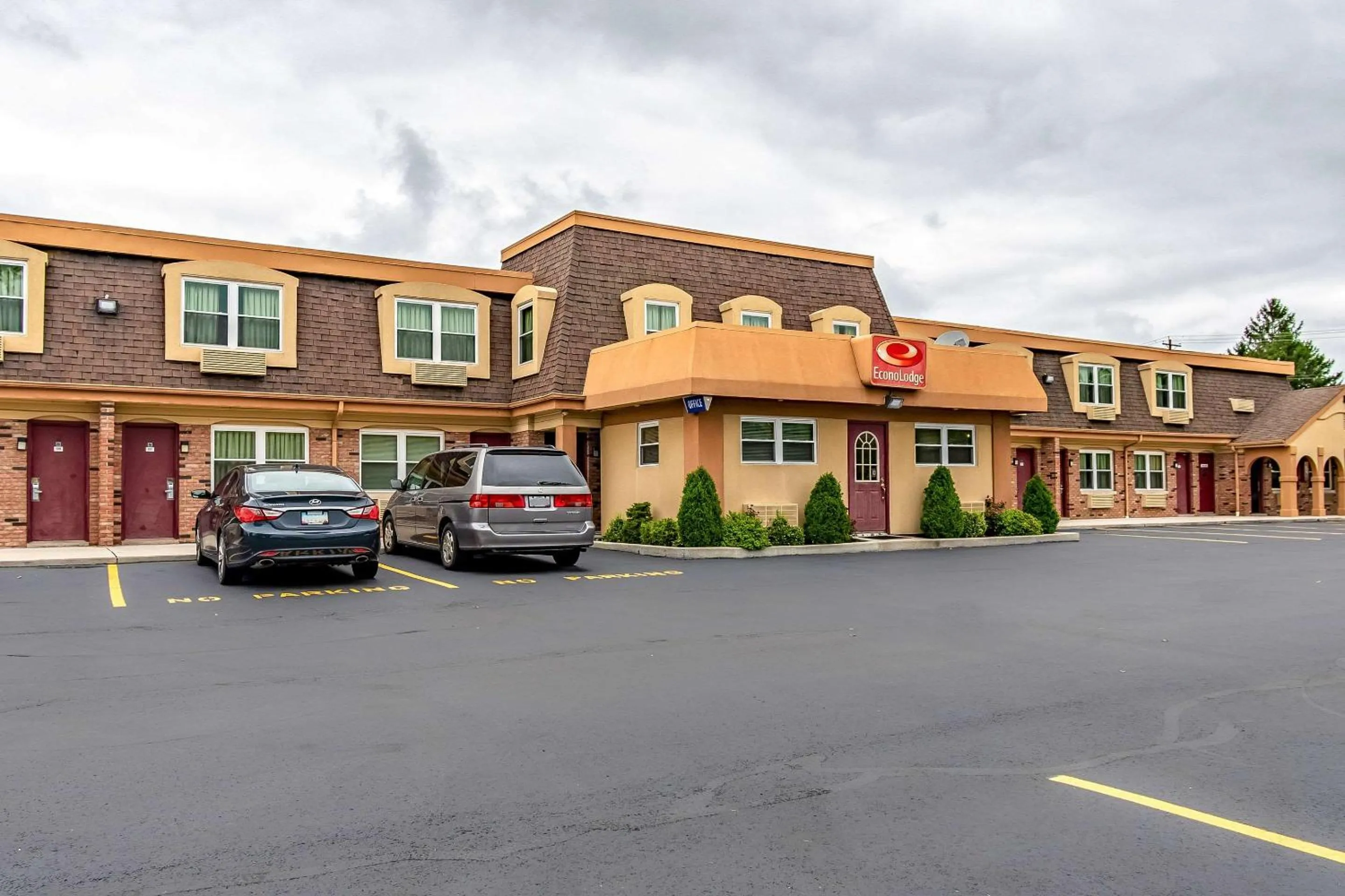 Property building in Econo Lodge