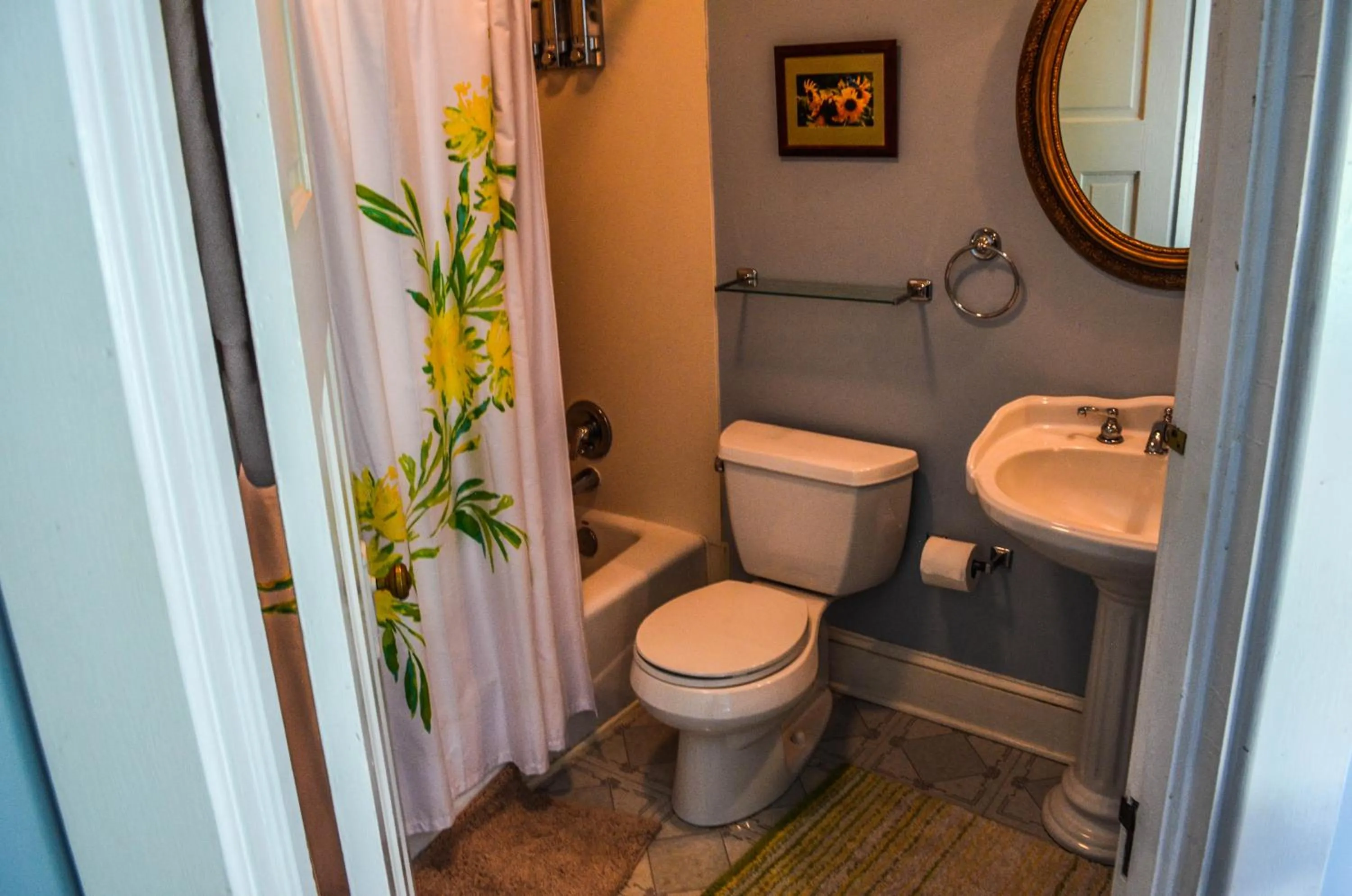 Bathroom in Greenwood Bed & Breakfast