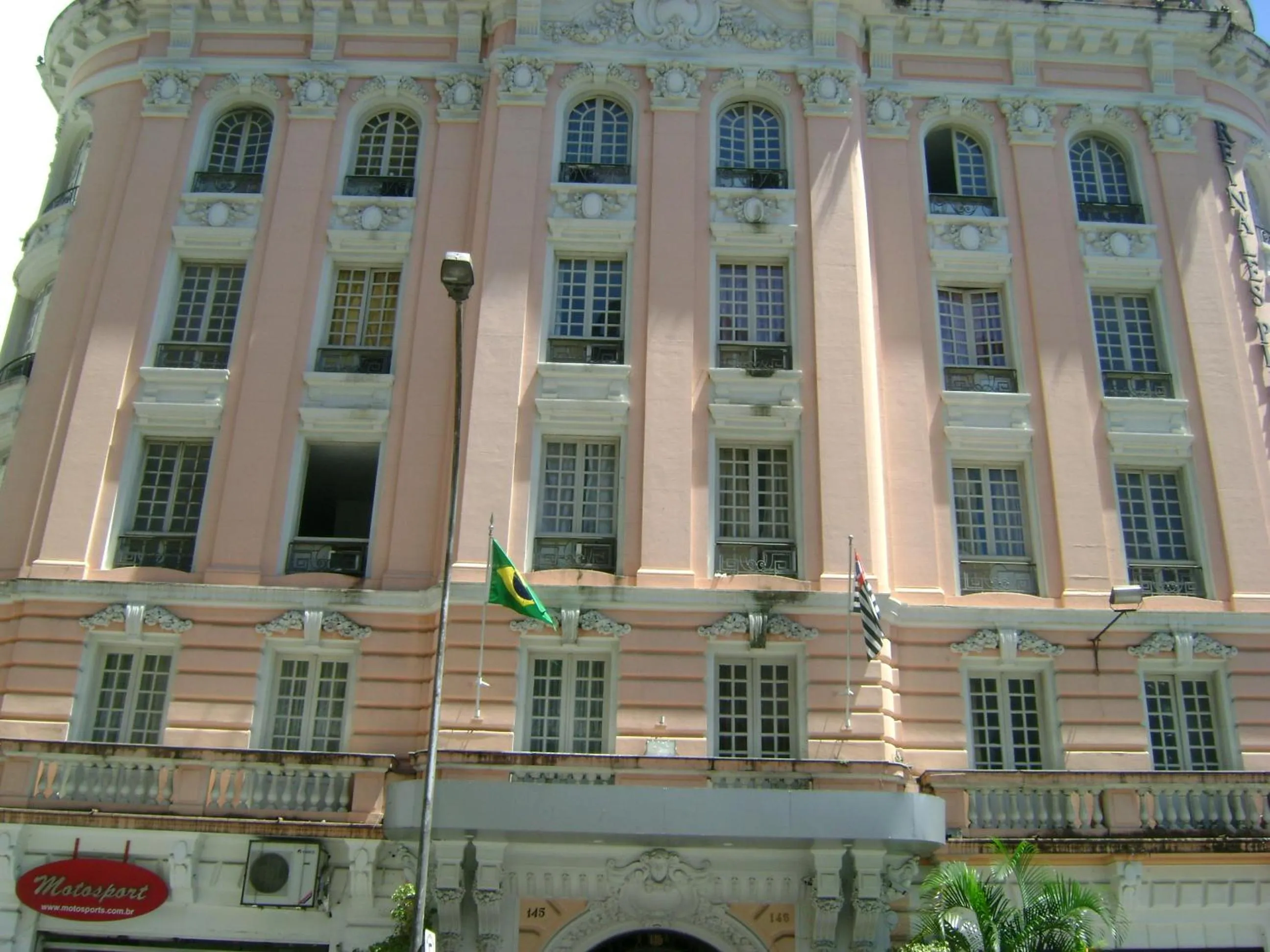 Facade/entrance in Reinales Plaza Hotel