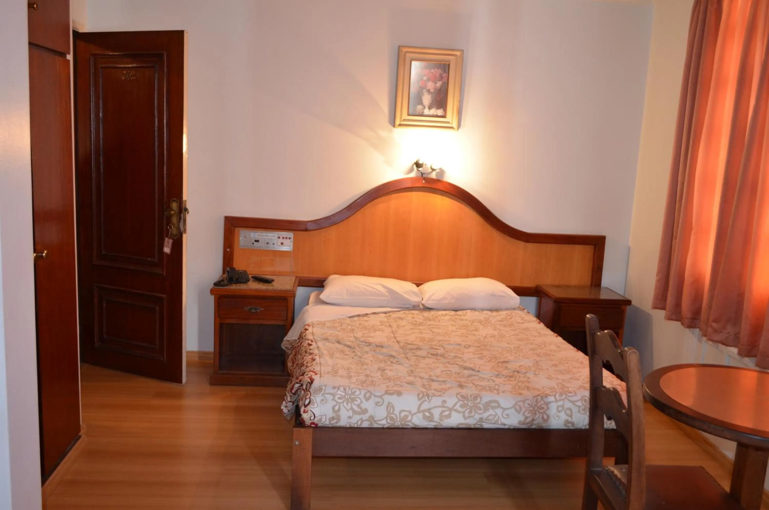 Photo of the whole room, Bed in Reinales Plaza Hotel