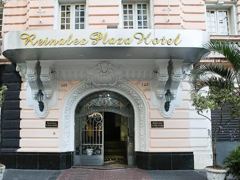 Facade/entrance in Reinales Plaza Hotel