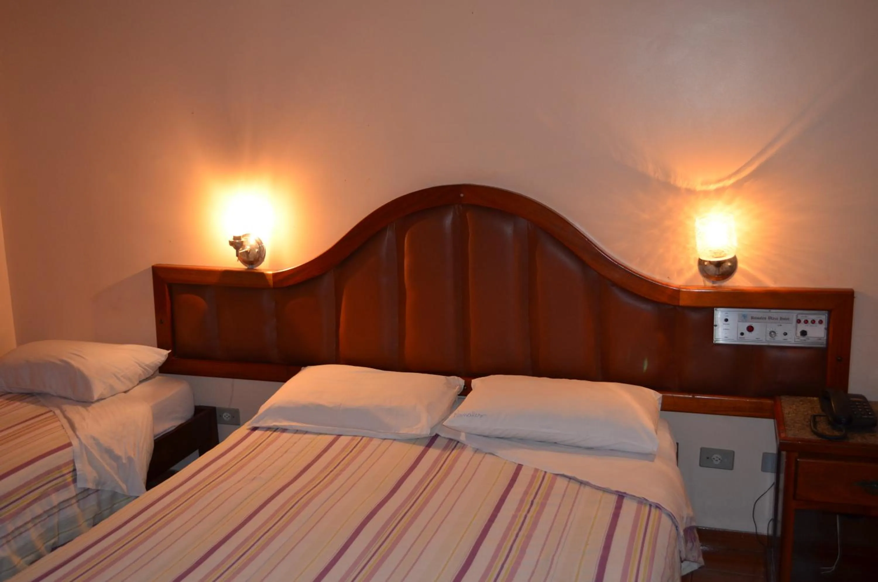 Bed in Reinales Plaza Hotel