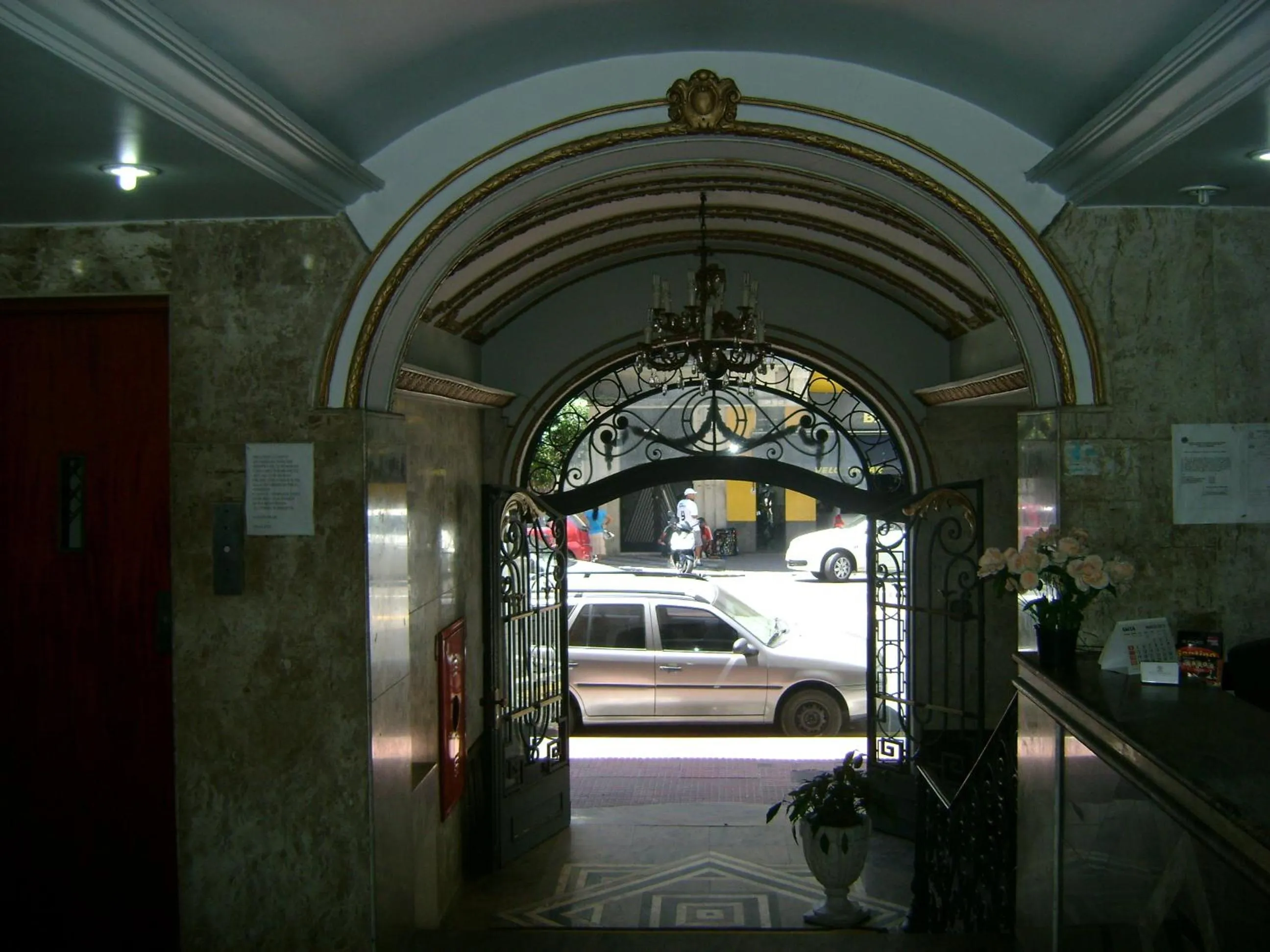 Facade/entrance in Reinales Plaza Hotel