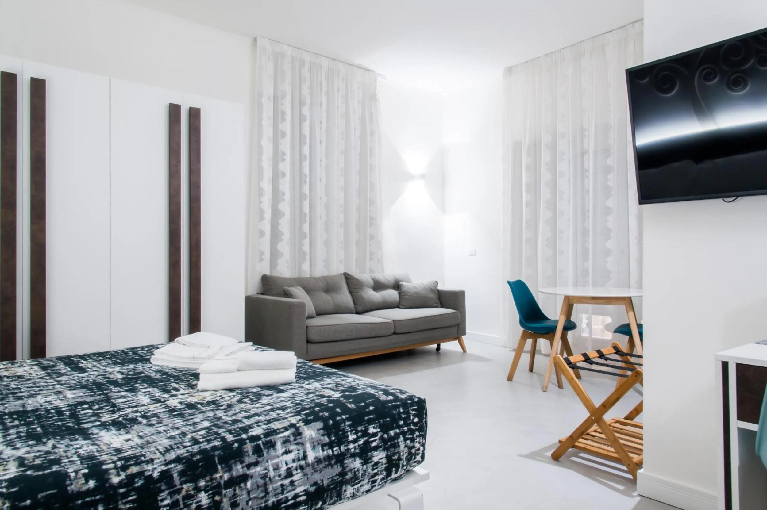 TV and multimedia, Bed in Dada Suite