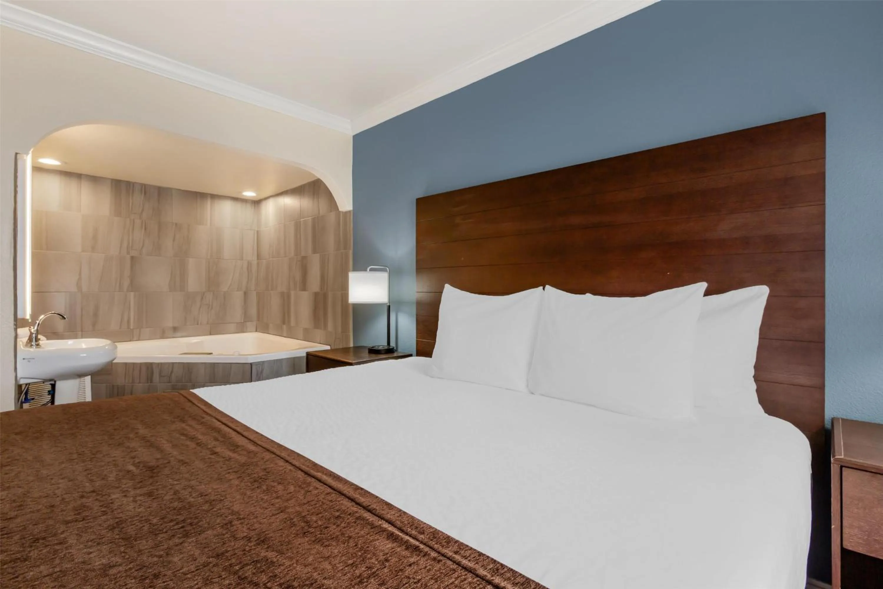 Photo of the whole room, Bed in Best Western InnSuites Tucson Foothills Hotel & Suites