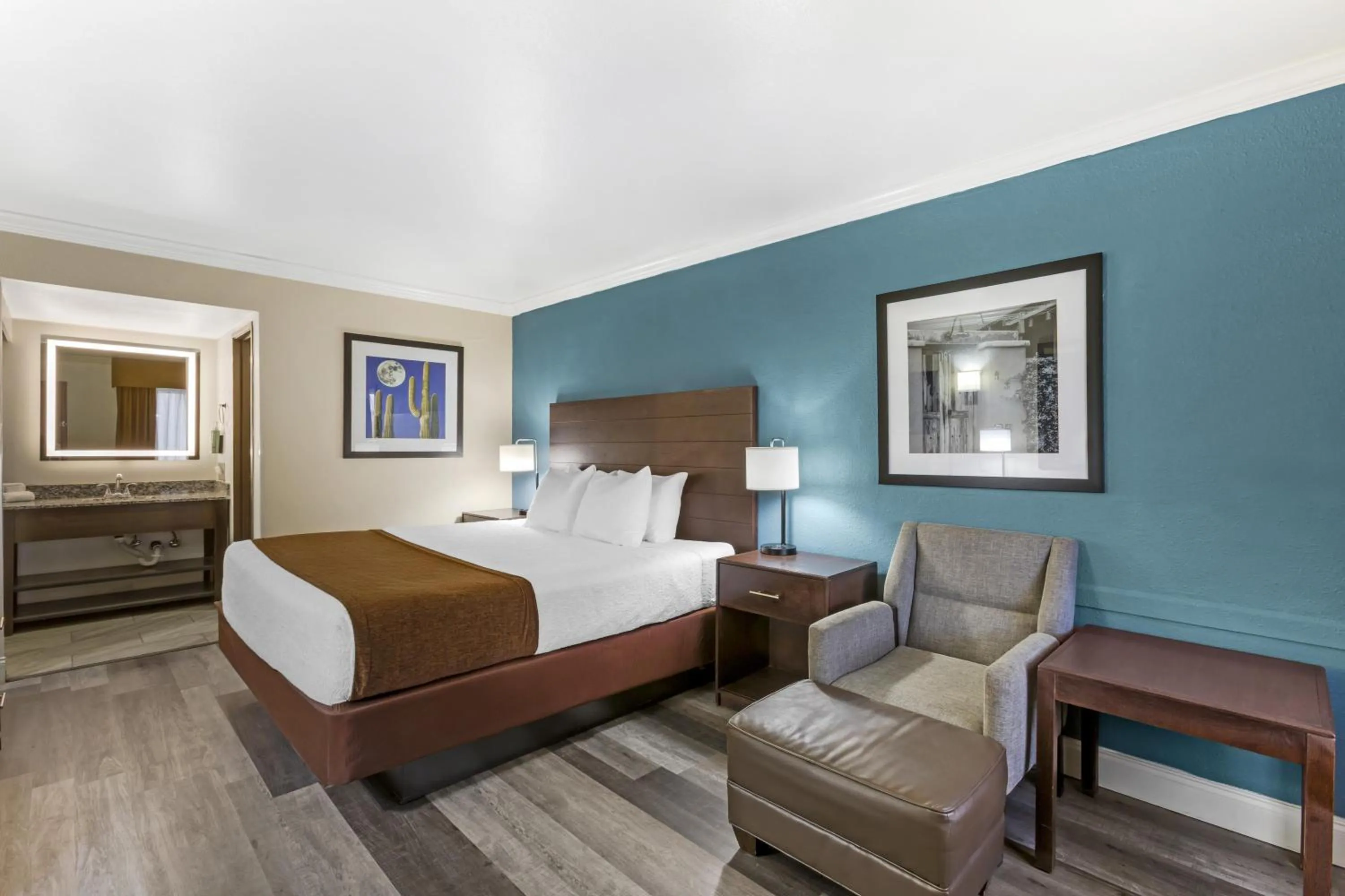 Bedroom, Bed in Best Western InnSuites Tucson Foothills Hotel & Suites