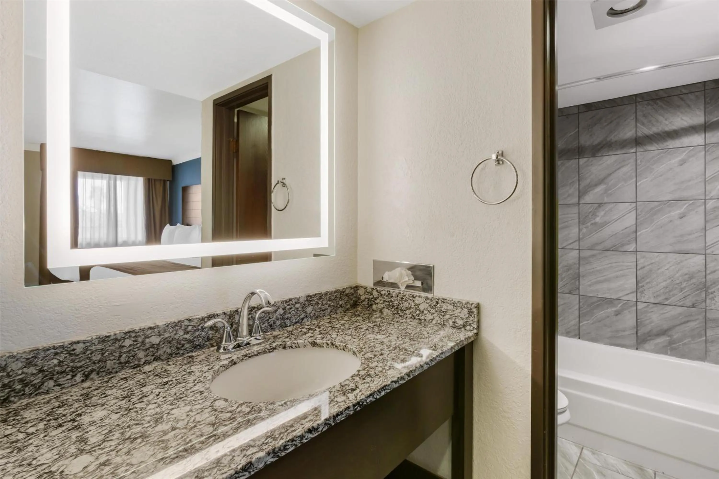 Bathroom in Best Western InnSuites Tucson Foothills Hotel & Suites