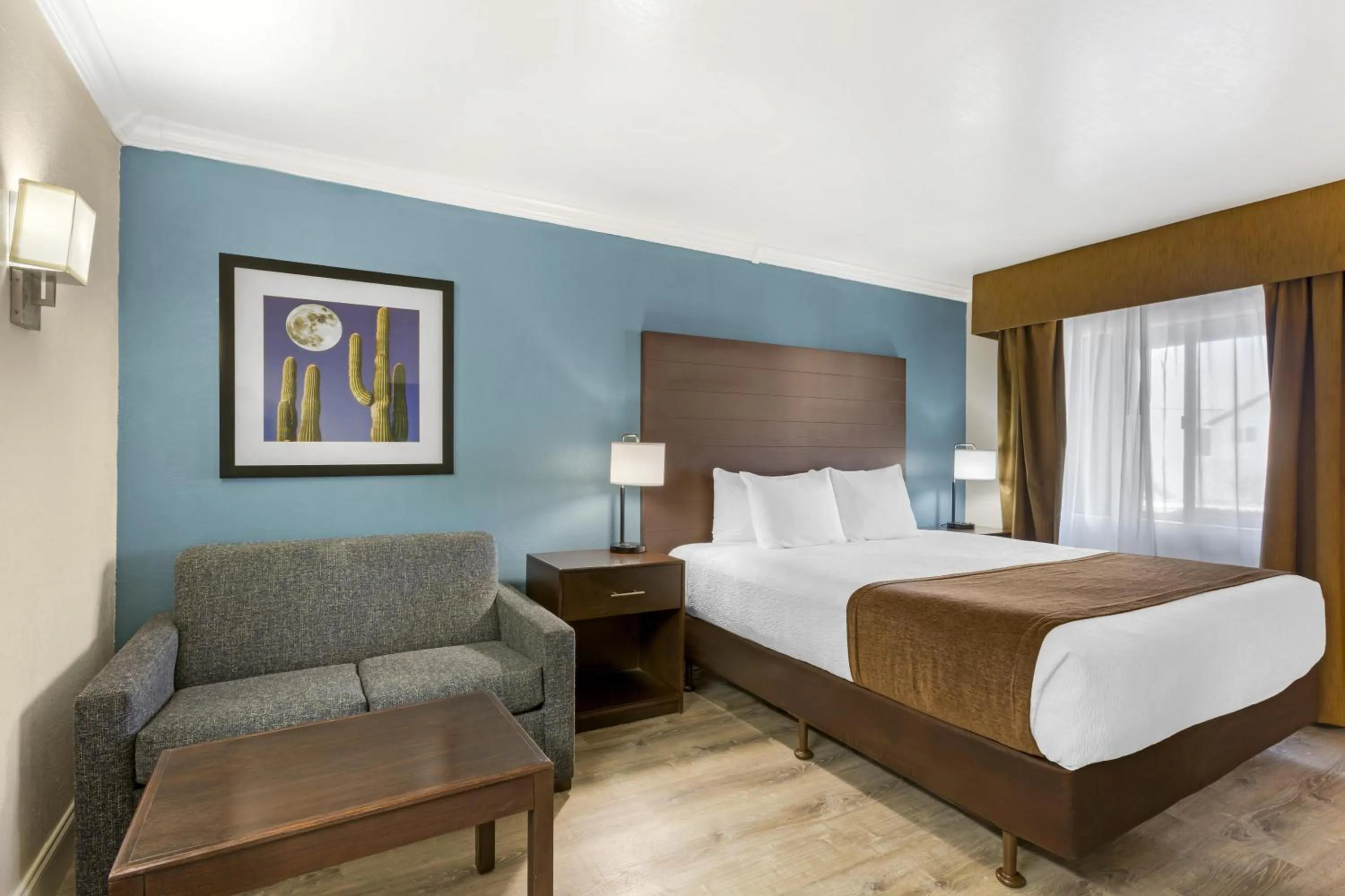 Bedroom, Bed in Best Western InnSuites Tucson Foothills Hotel & Suites