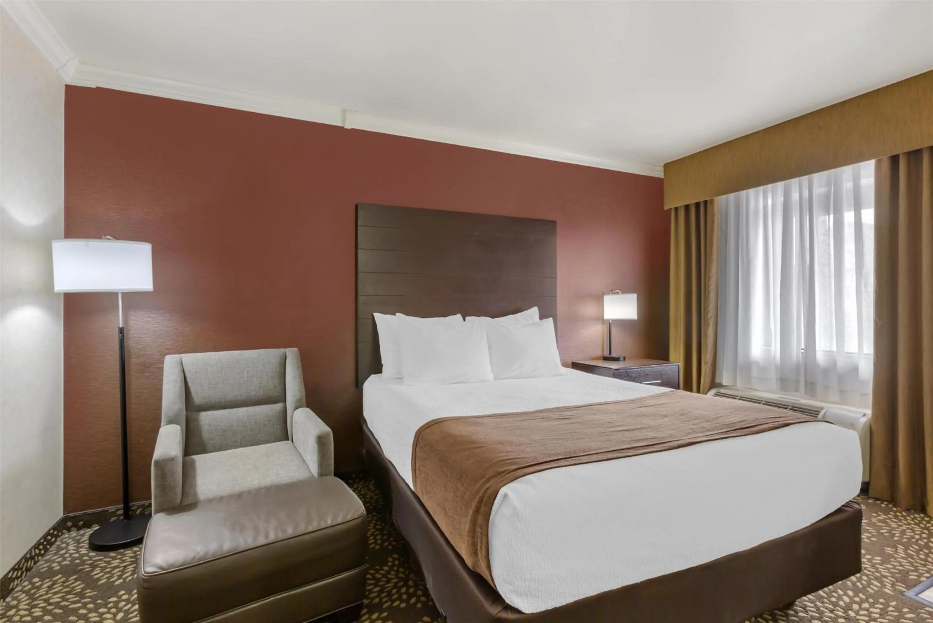 Bedroom, Bed in Best Western InnSuites Tucson Foothills Hotel & Suites