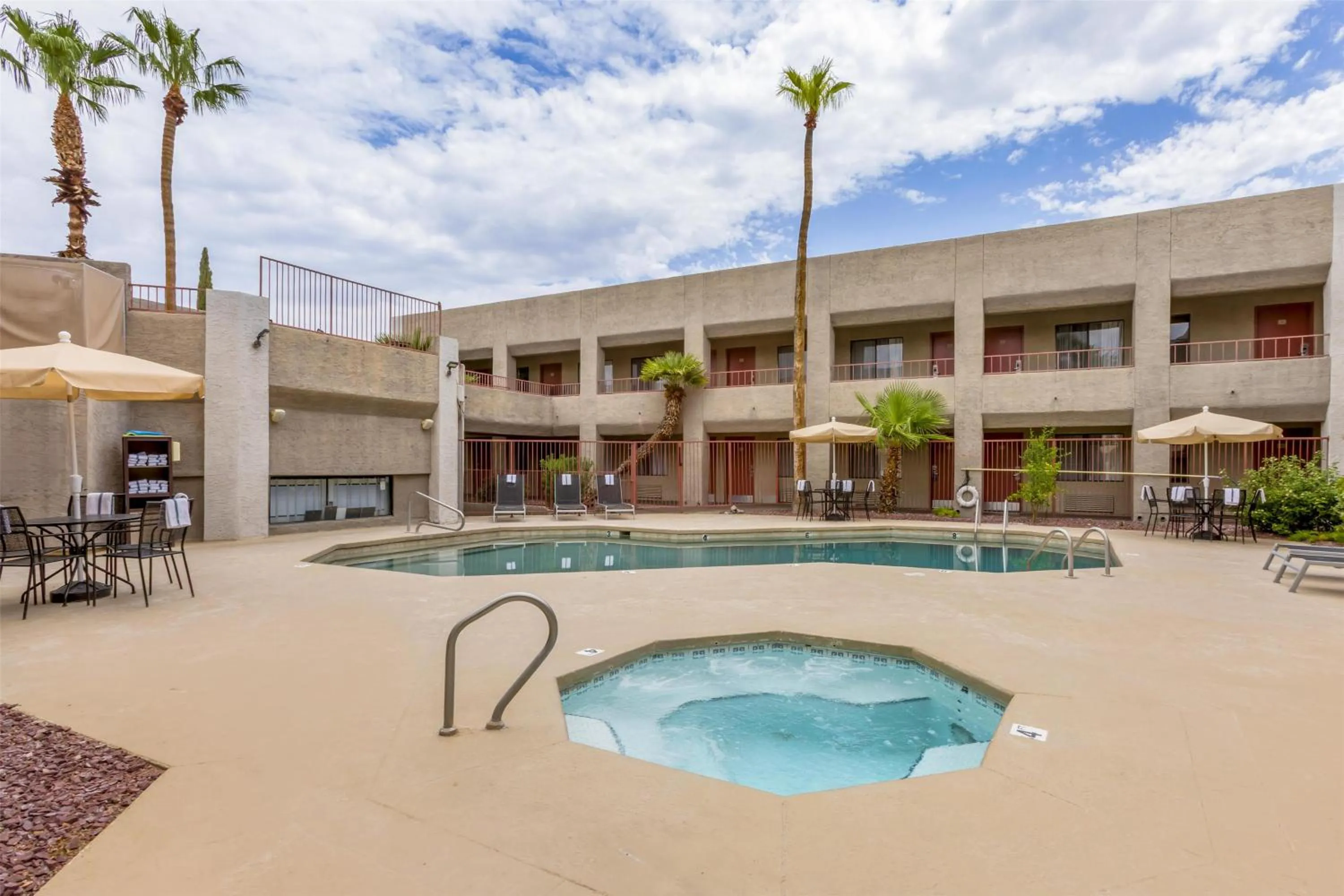 Pool view in Best Western InnSuites Tucson Foothills Hotel & Suites