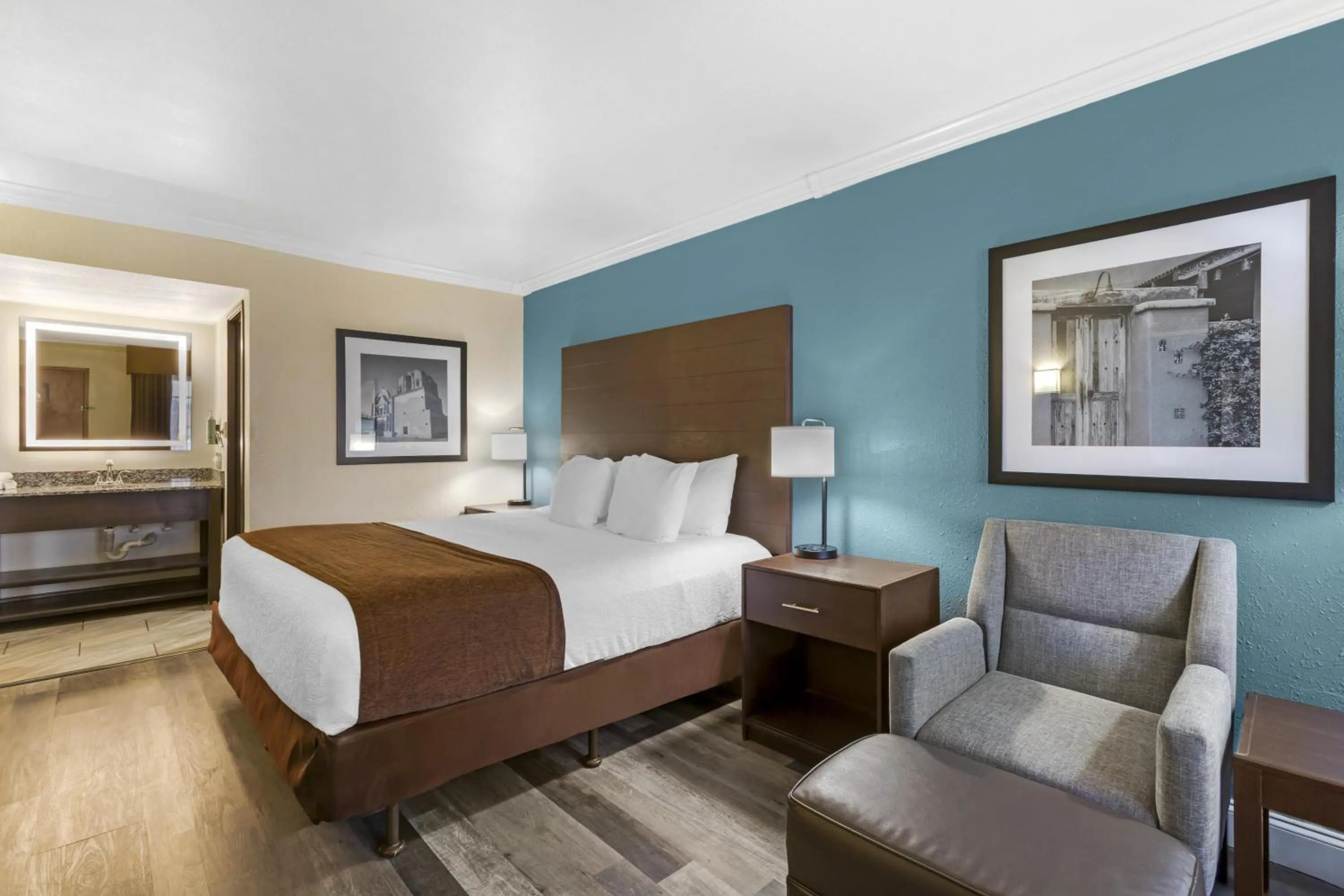 Bedroom, Bed in Best Western InnSuites Tucson Foothills Hotel & Suites