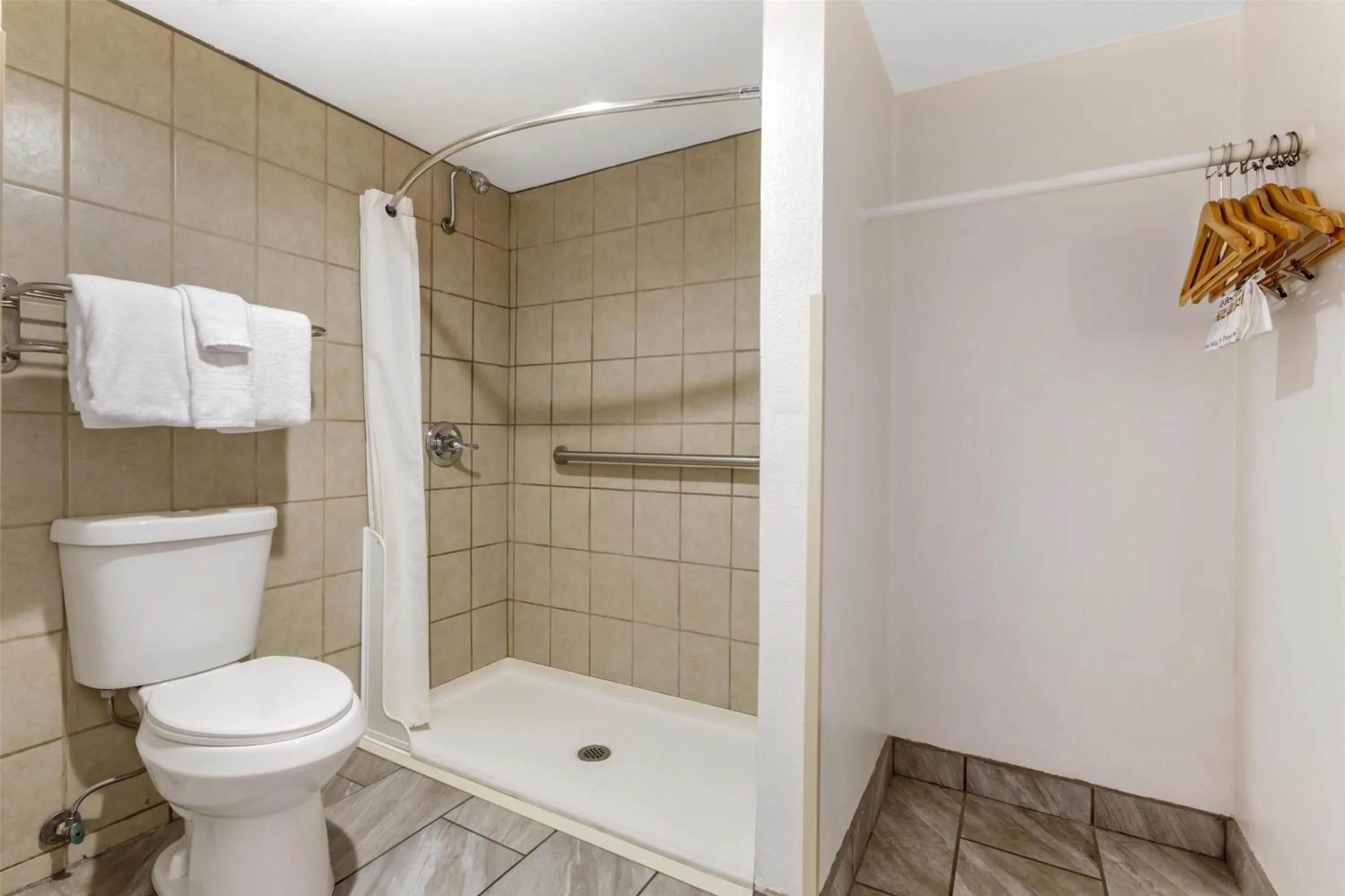 Bathroom in Best Western InnSuites Tucson Foothills Hotel & Suites