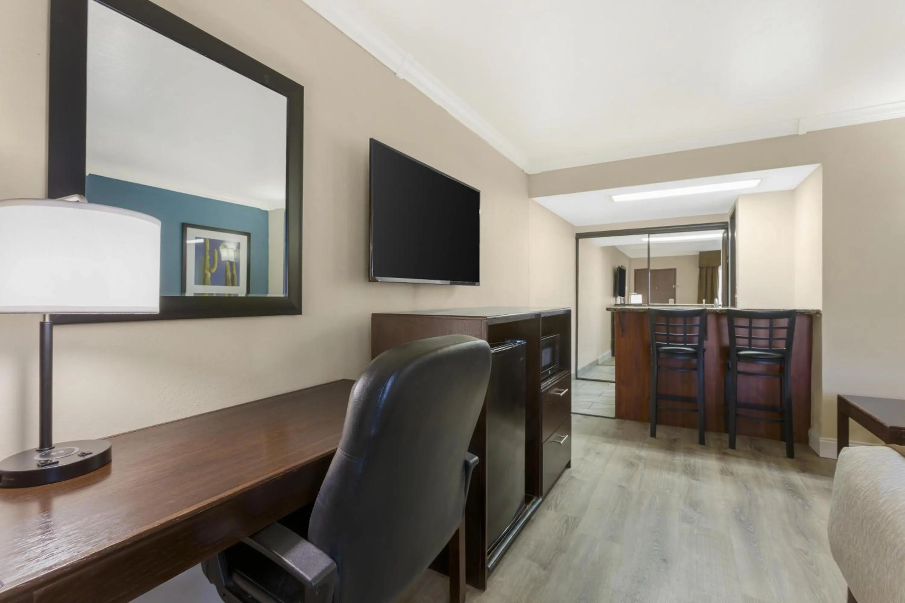 Bedroom in Best Western InnSuites Tucson Foothills Hotel & Suites