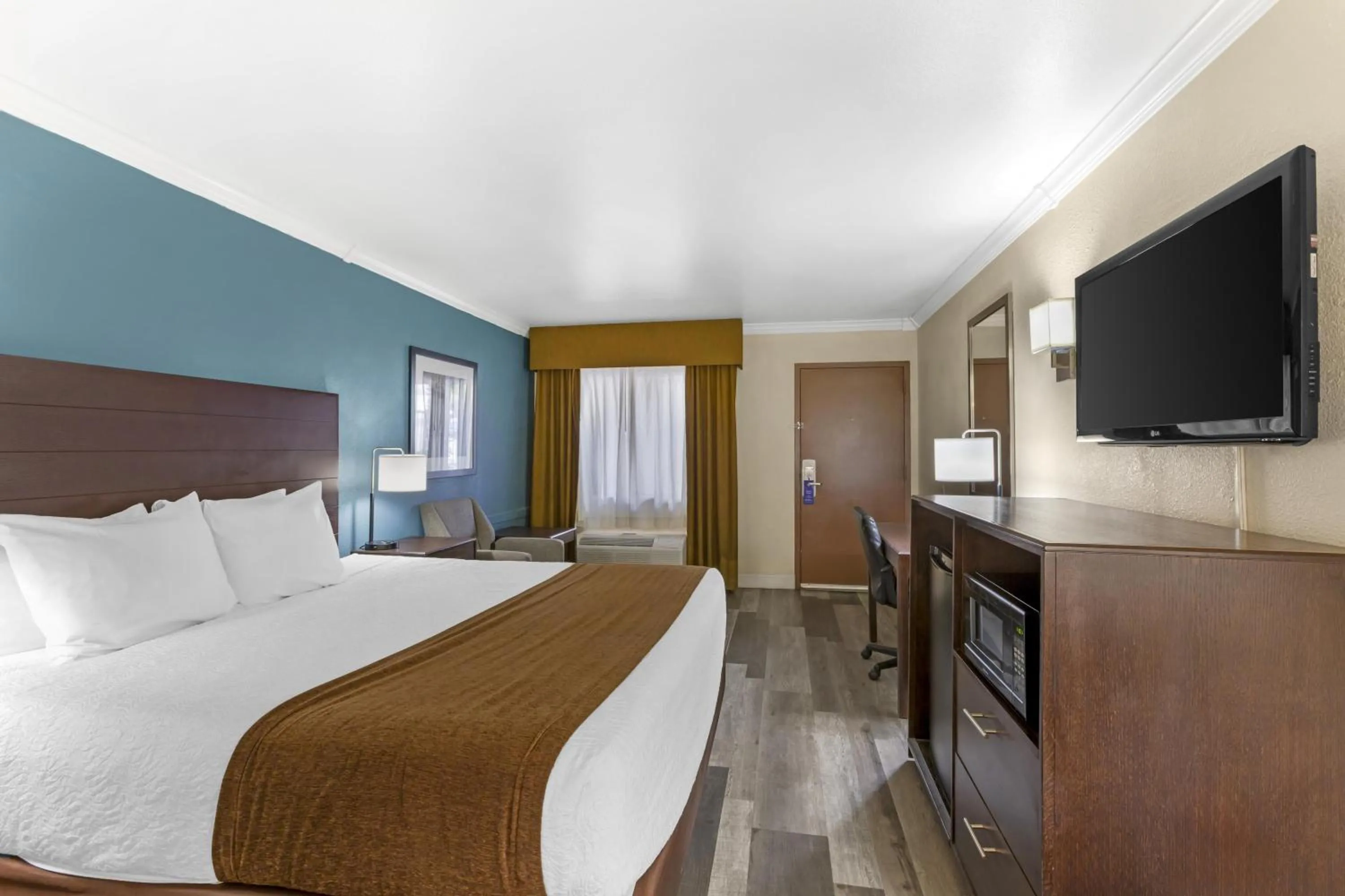 Bedroom, Bed in Best Western InnSuites Tucson Foothills Hotel & Suites