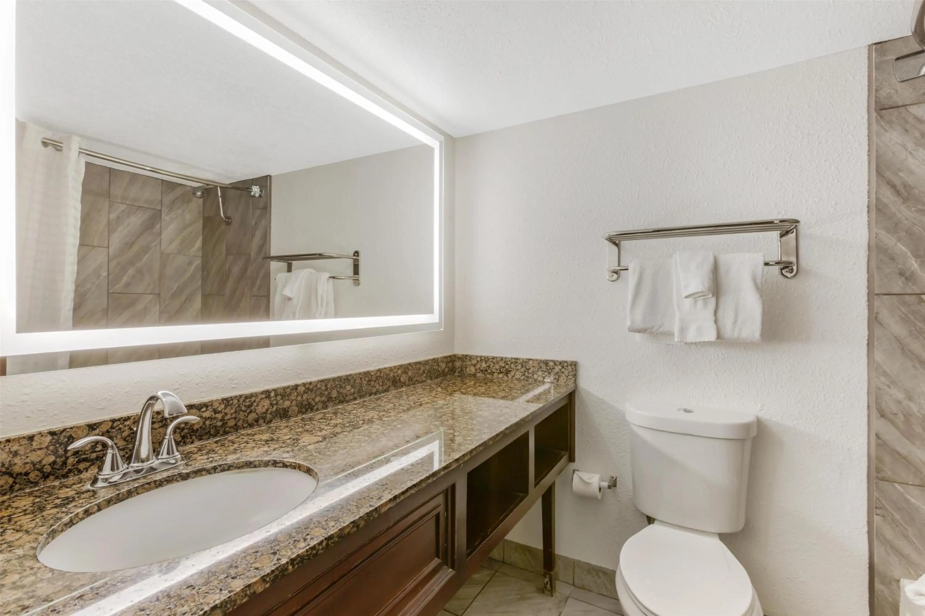 Bathroom in Best Western InnSuites Tucson Foothills Hotel & Suites