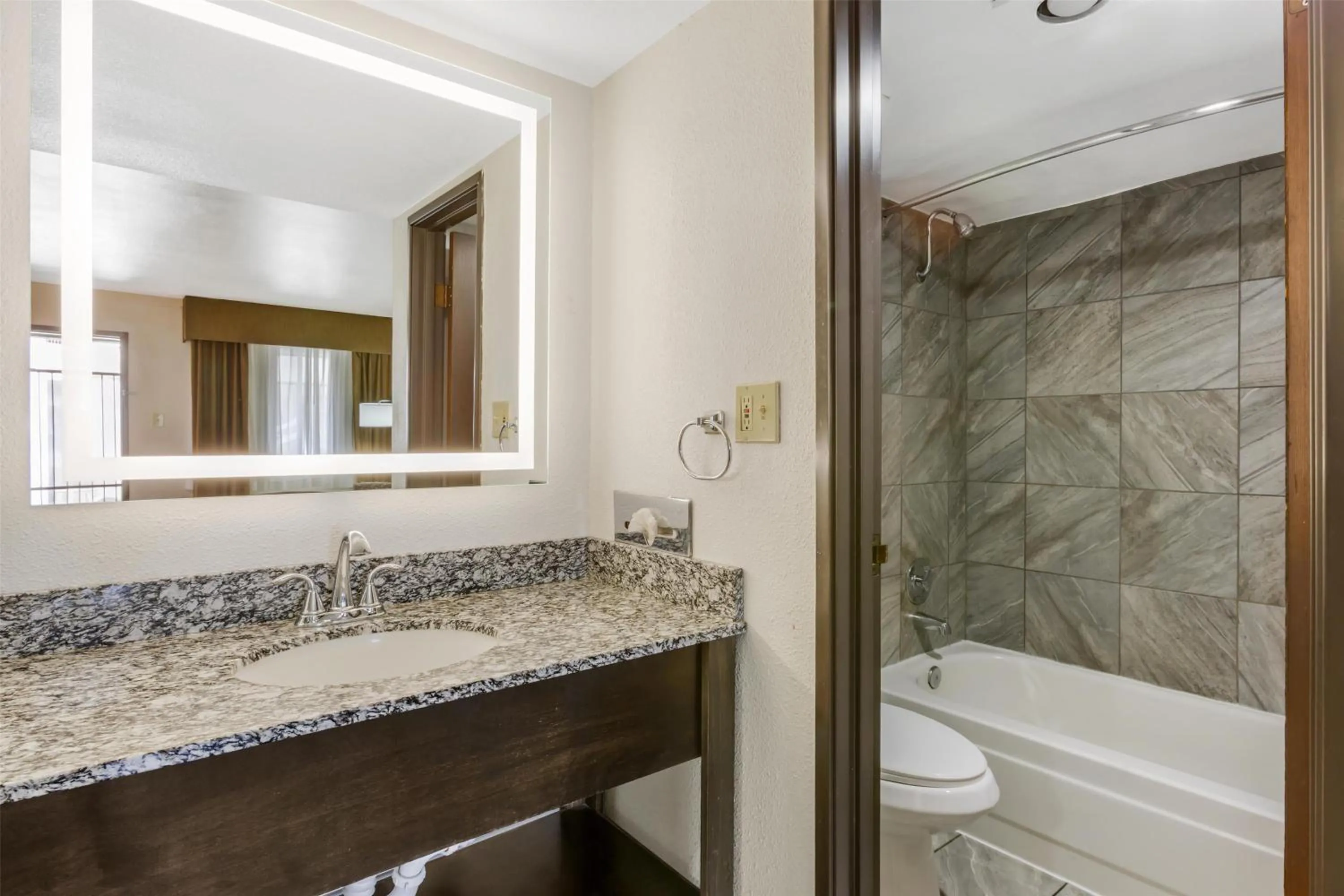 Bathroom in Best Western InnSuites Tucson Foothills Hotel & Suites