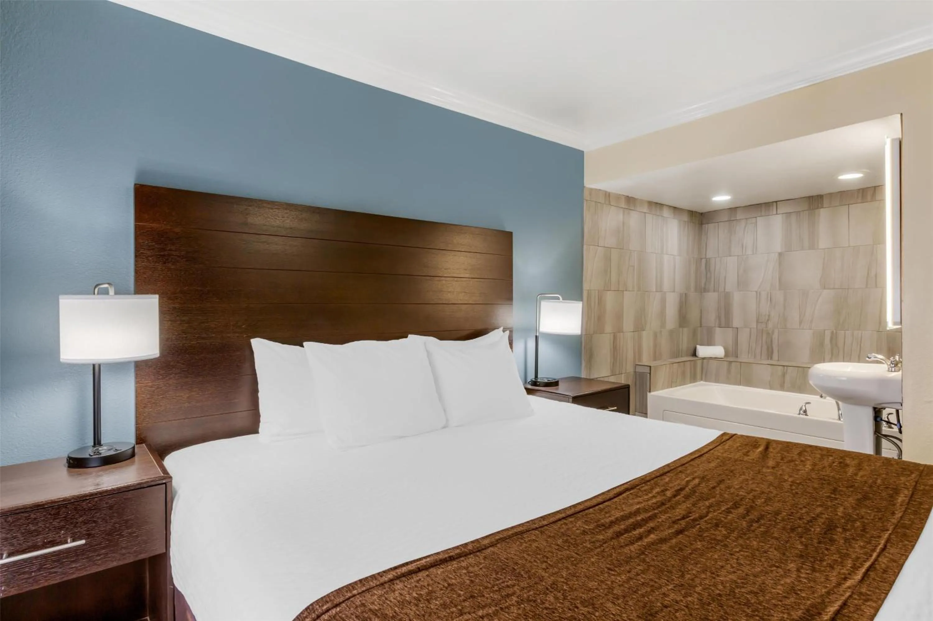 Photo of the whole room, Bed in Best Western InnSuites Tucson Foothills Hotel & Suites