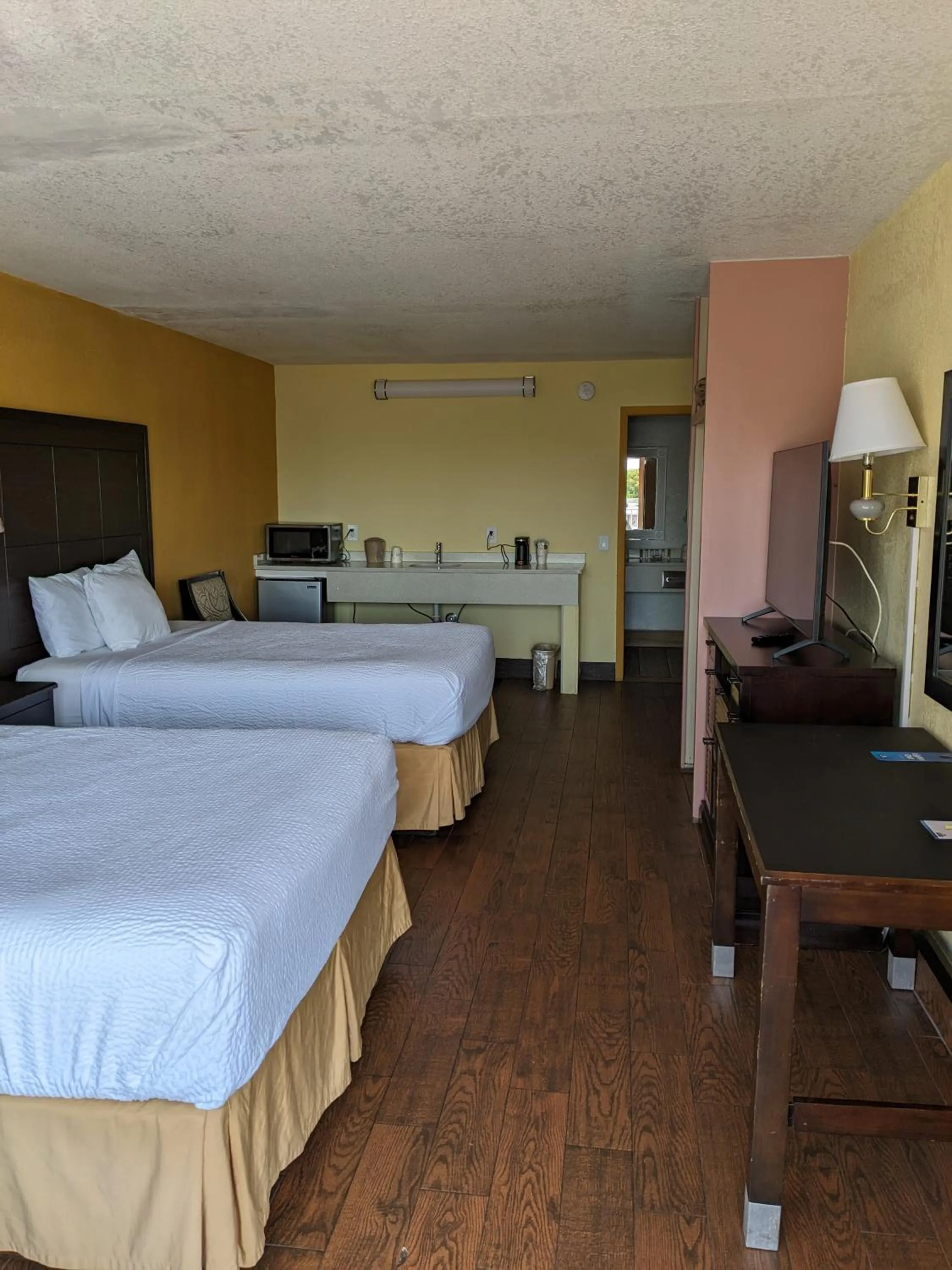 Bedroom, Bed in Days Inn & Suites by Wyndham Port Richey