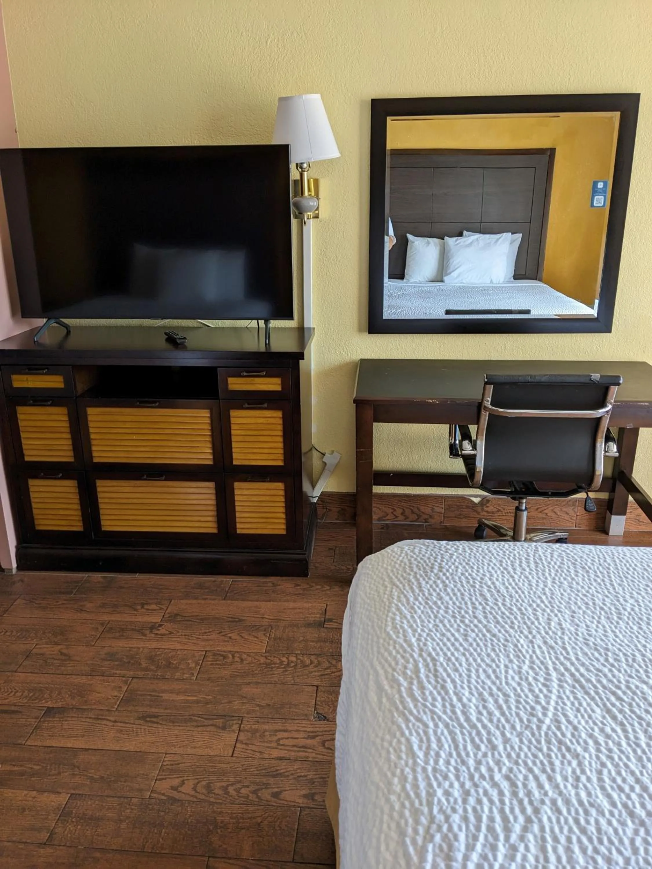 Bedroom, Bed in Days Inn & Suites by Wyndham Port Richey