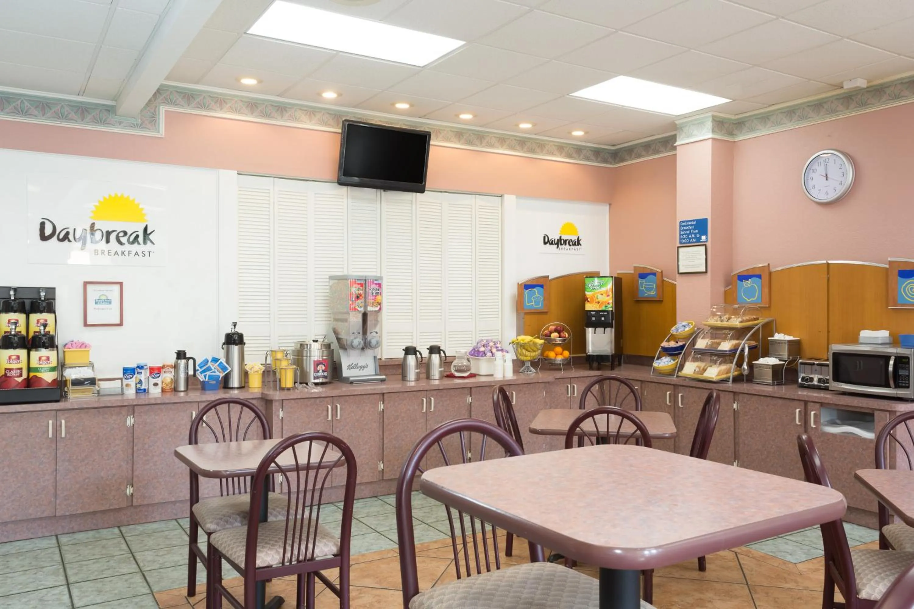 Continental breakfast in Days Inn & Suites by Wyndham Port Richey