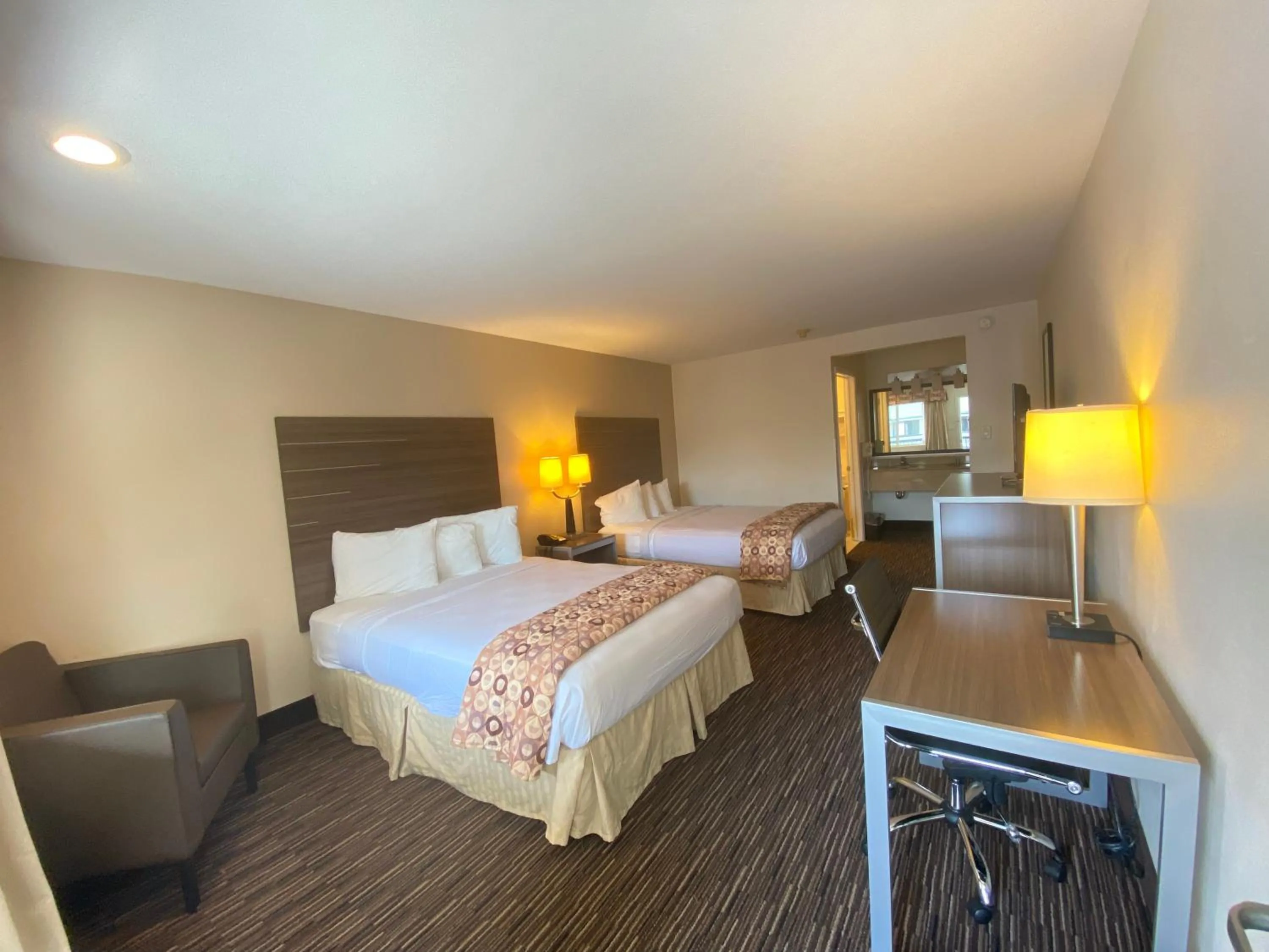 Bed in Garden State Inn