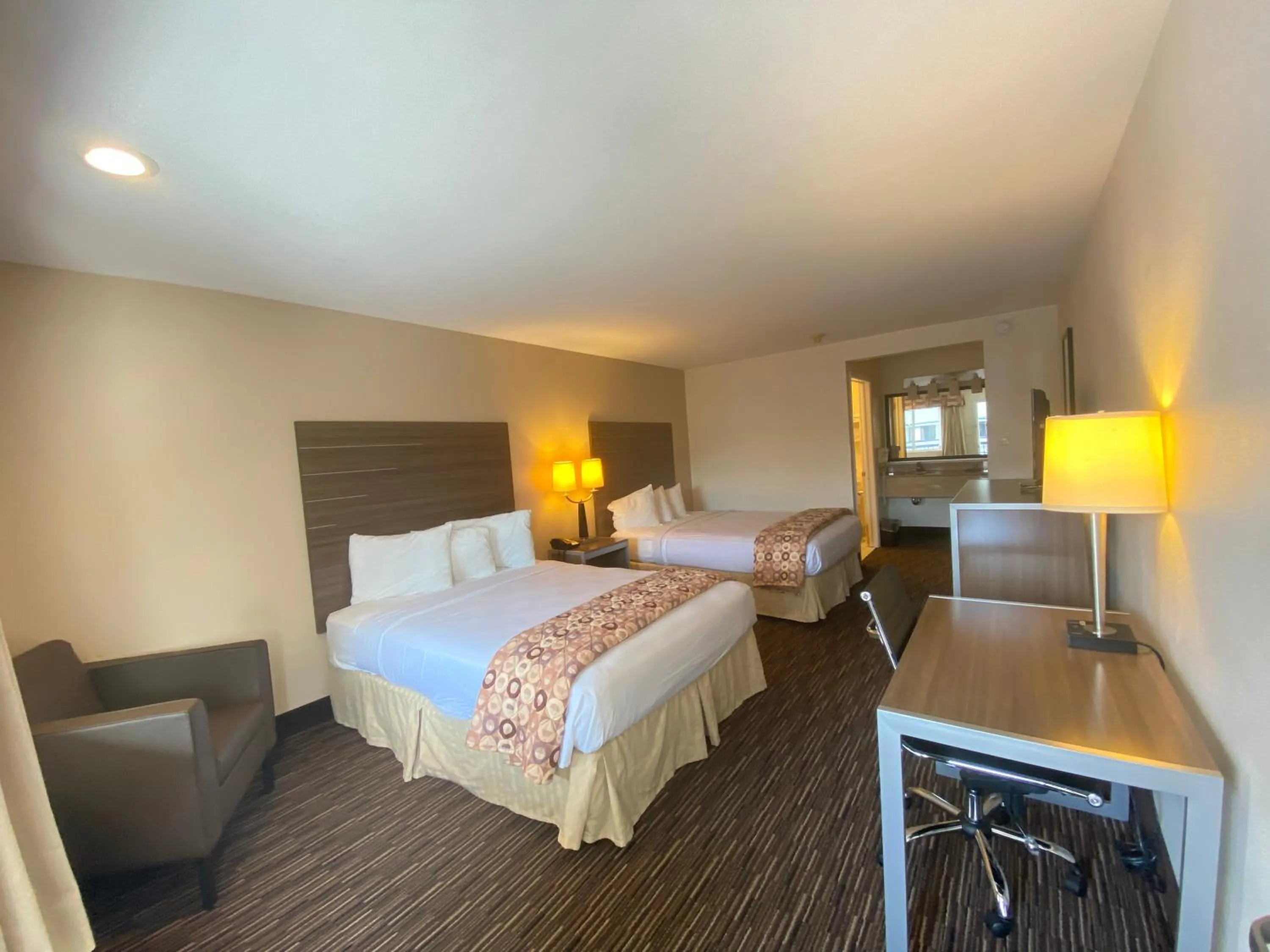 Bed in Garden State Inn