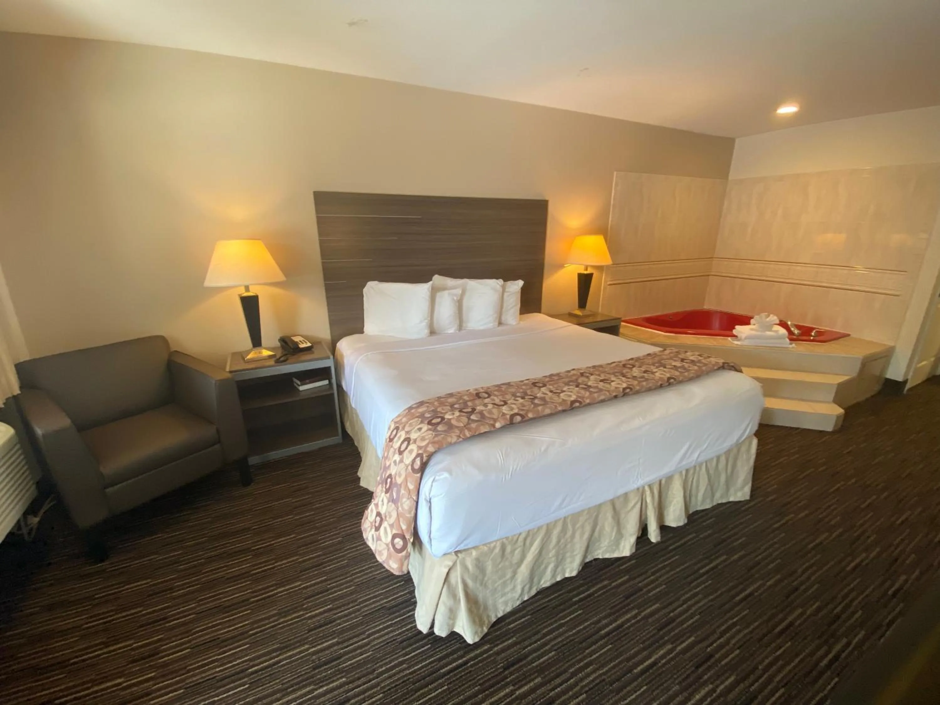 Bed in Garden State Inn