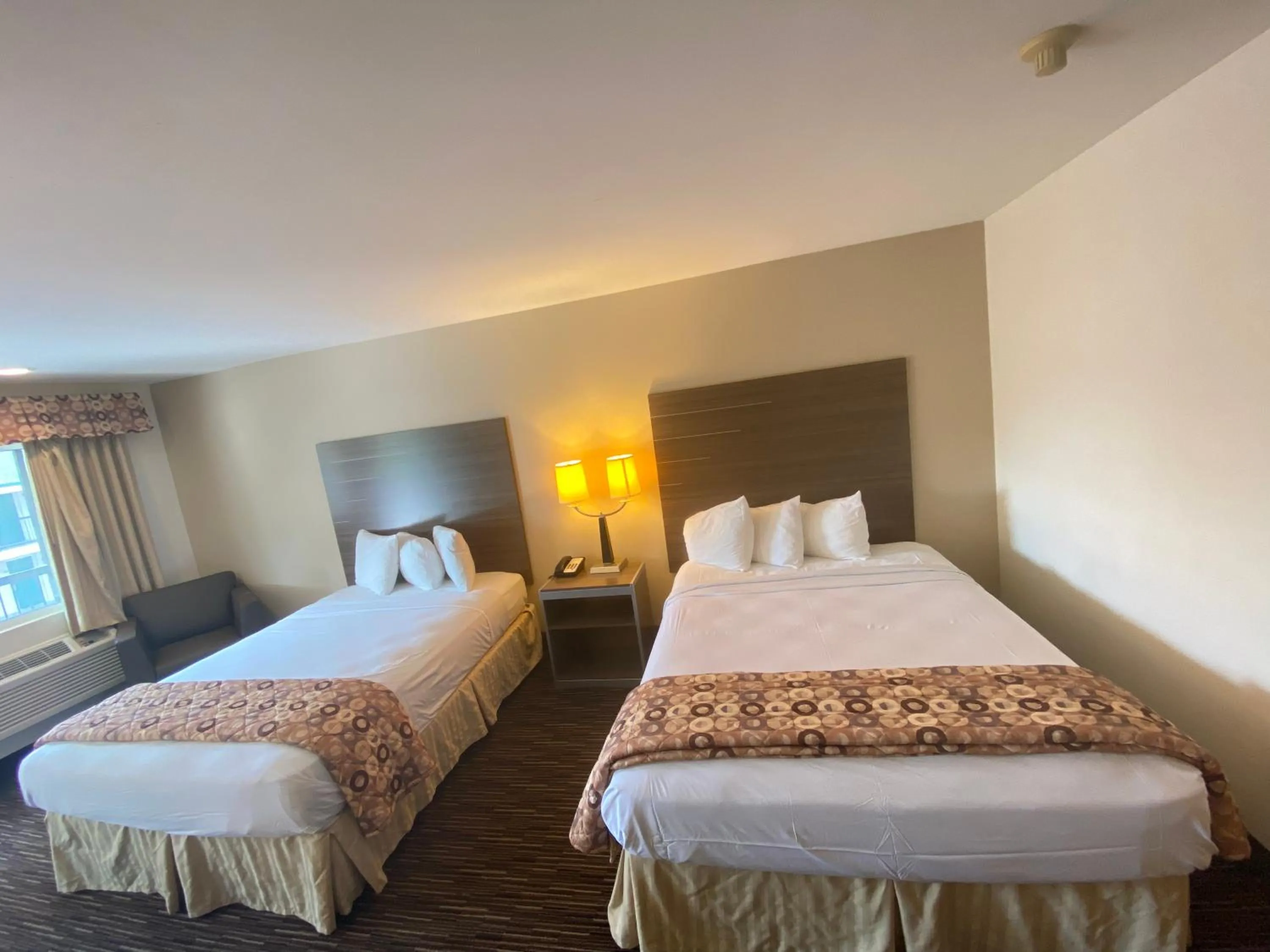 Bed in Garden State Inn