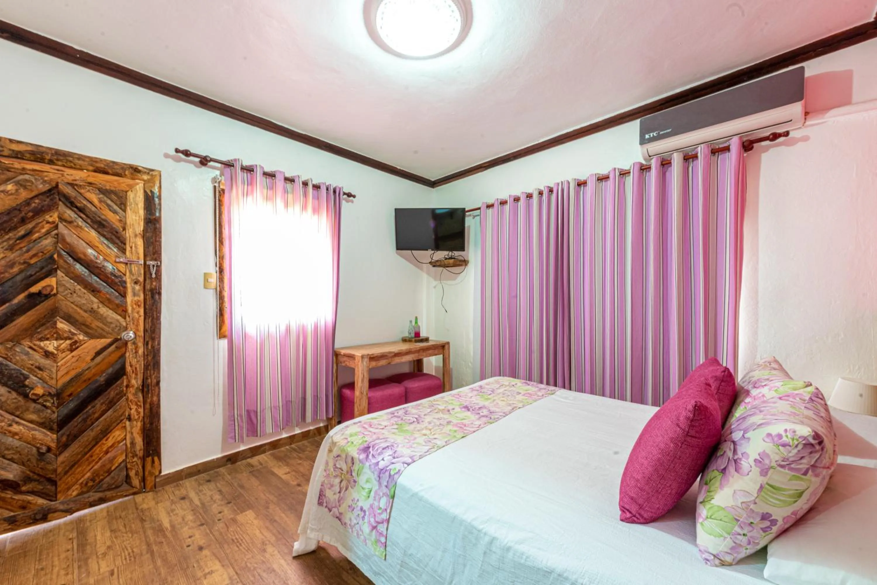 Bed in Vista de Águilas Ecolodge