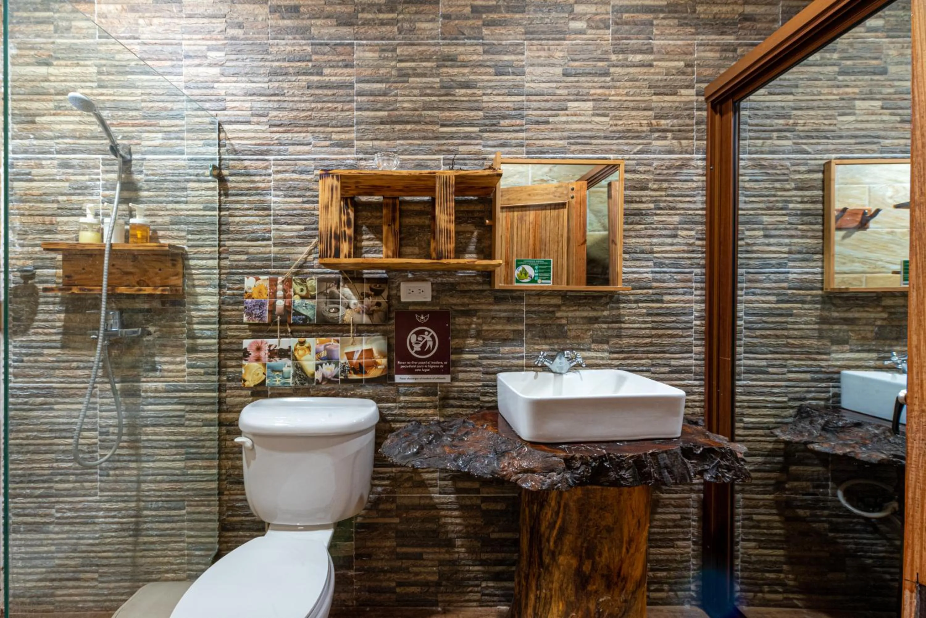 Bathroom in Vista de Águilas Ecolodge