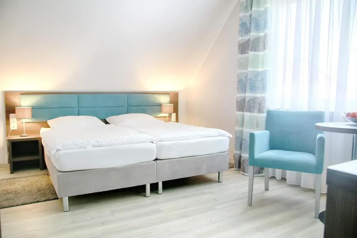 Deluxe Double Room (2 Adults + 1 Child) in Hotel zur Eiche Deluxe Double Room (2 Adults + 1 Child) in Hotel zur Eiche