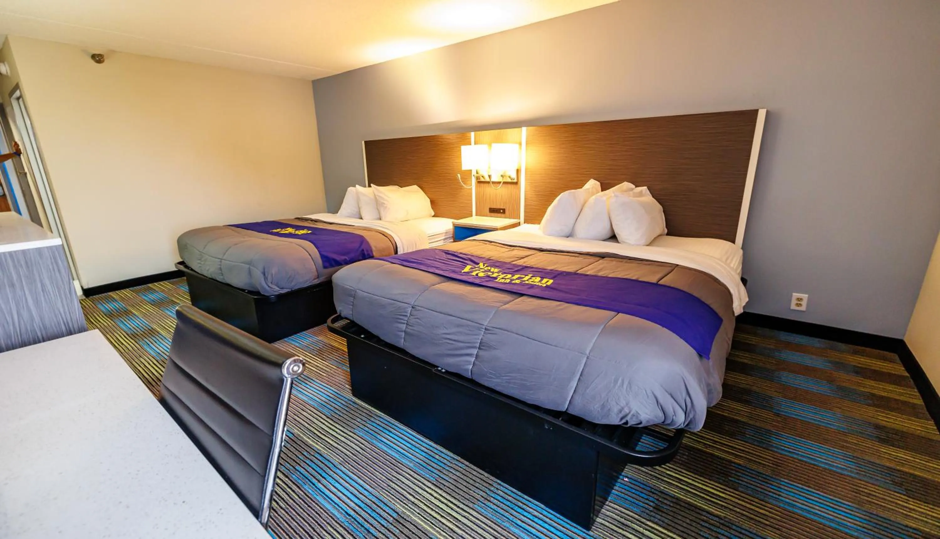 Bedroom, Bed in New Victorian Inn & Suites Omaha