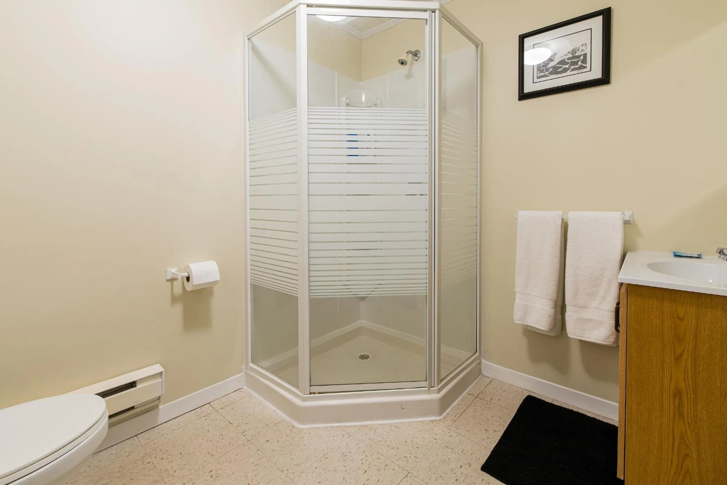 Deluxe Queen Room in Out East B&B - Norris Point