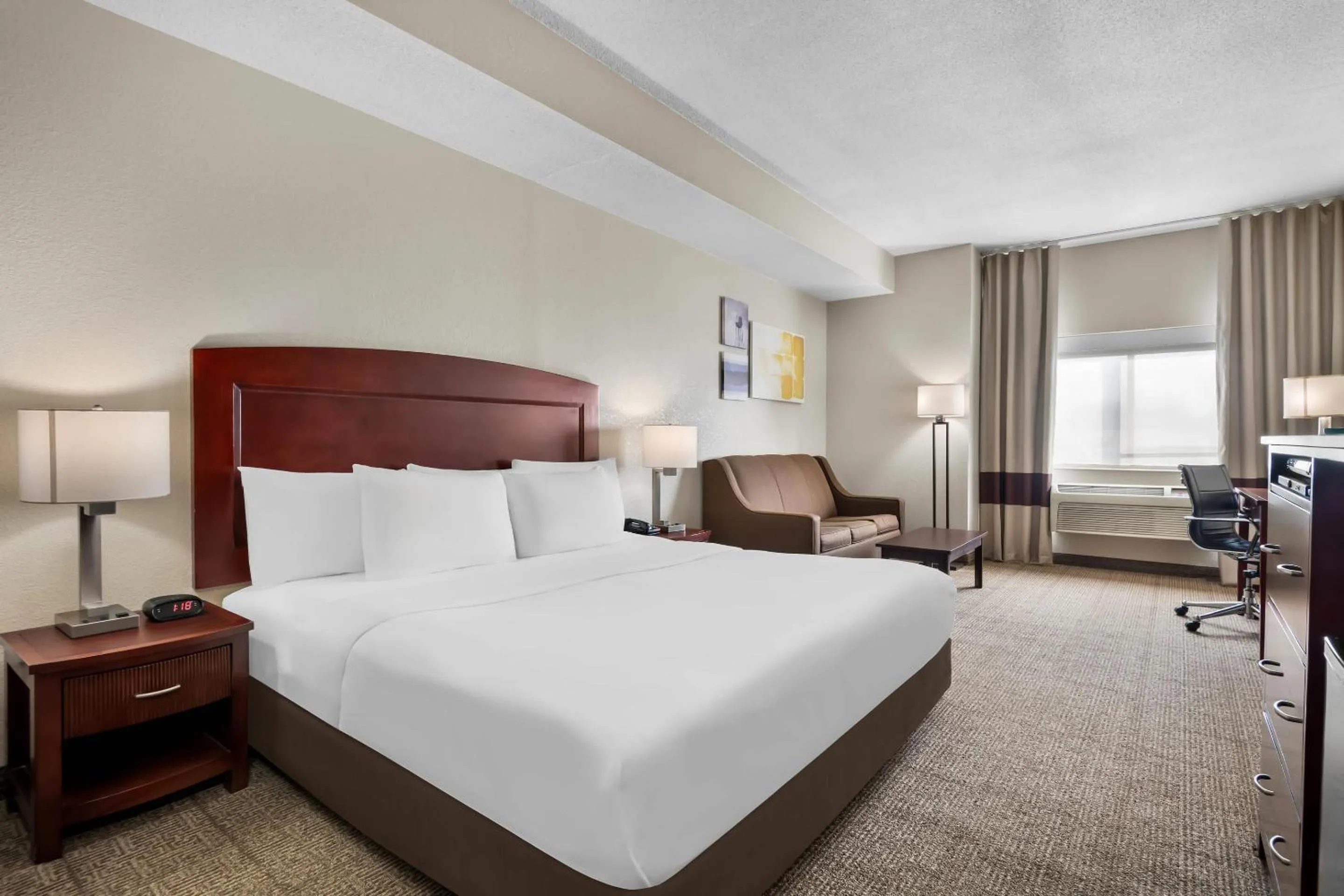 Bedroom, Bed in Comfort Inn & Suites North East