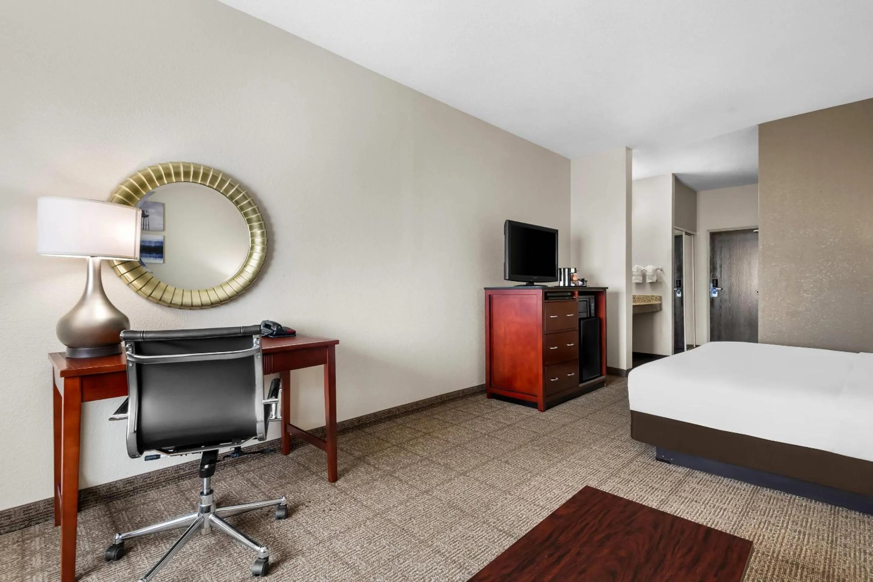 Bedroom, Bed in Comfort Inn & Suites North East