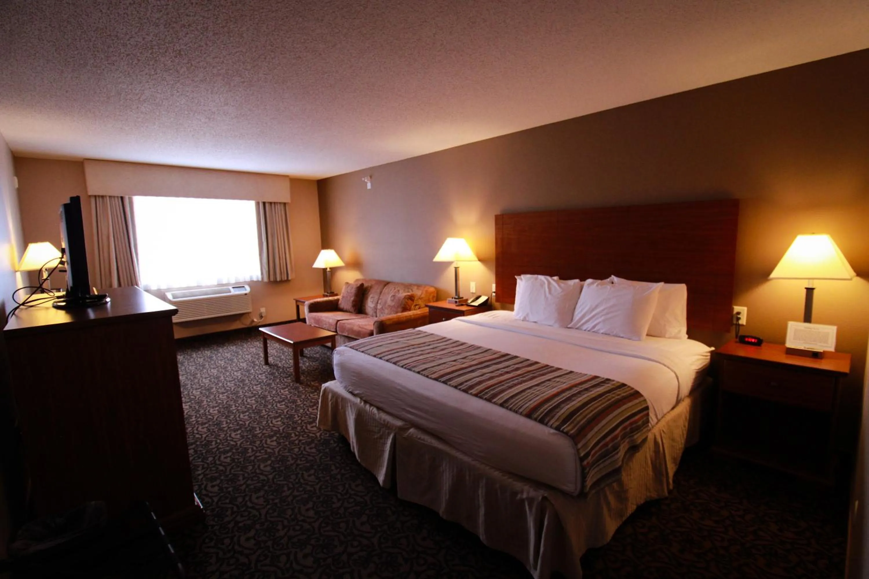 Bedroom, Bed in Canby Inn and Suites