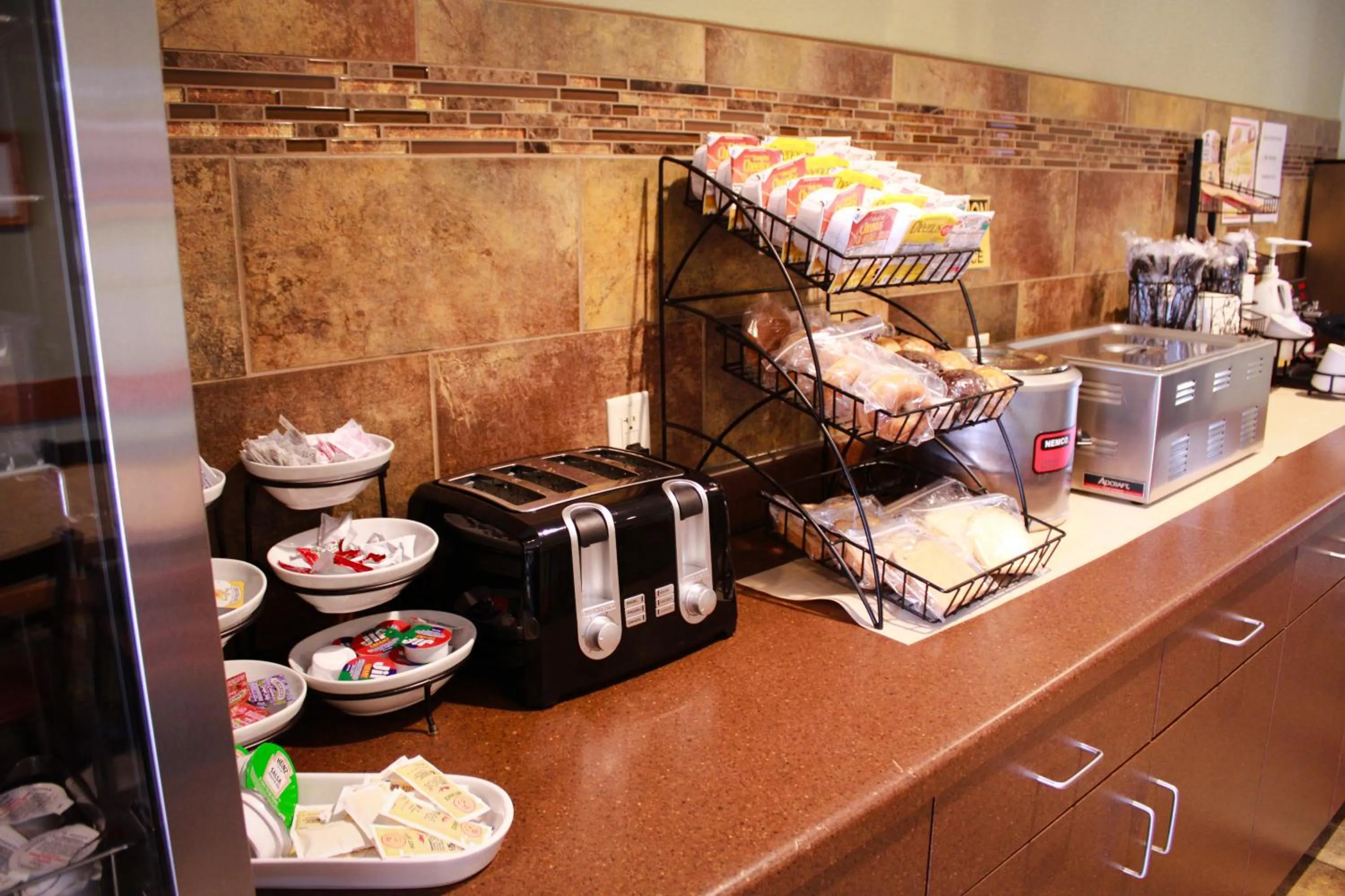 Buffet breakfast in Canby Inn and Suites