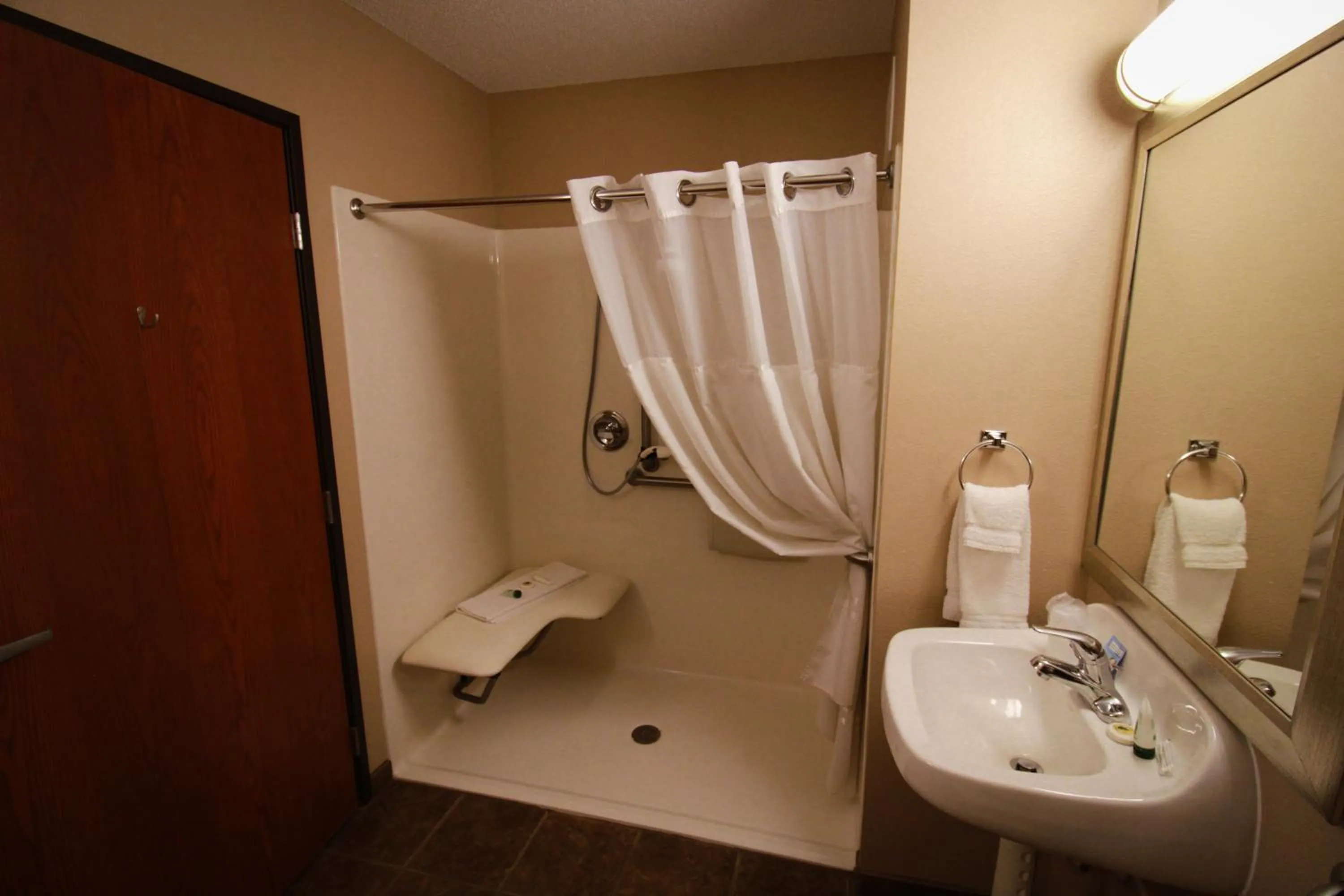 Bathroom in Canby Inn and Suites