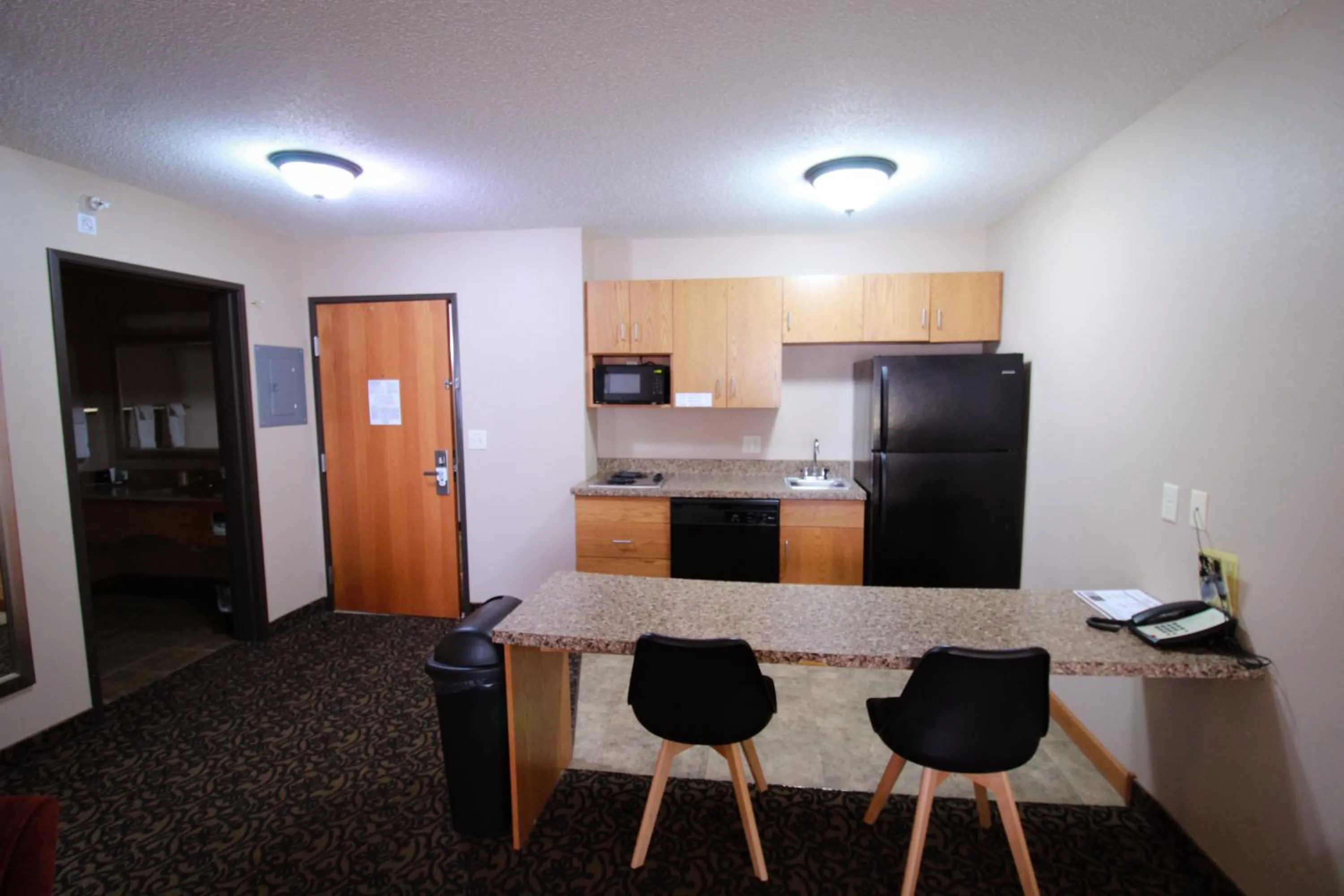 Kitchen or kitchenette in Canby Inn and Suites