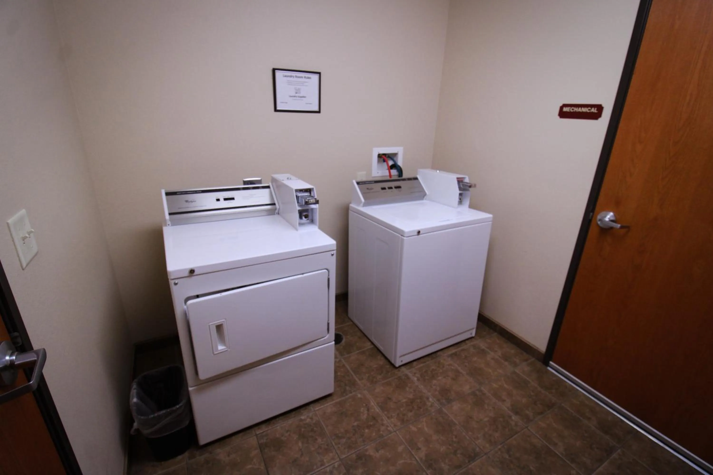 laundry in Canby Inn and Suites