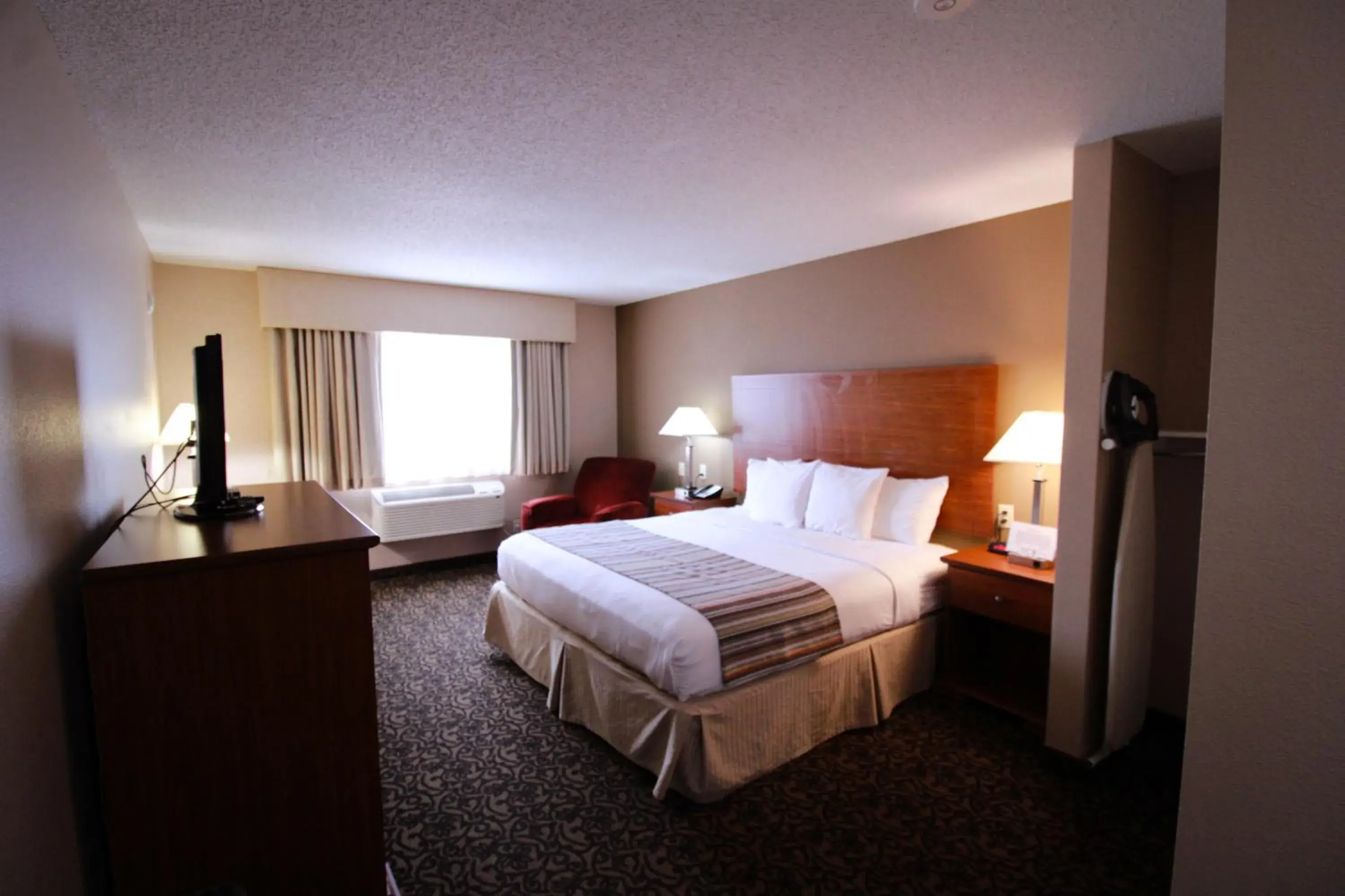1 King Bed Handicap Accessible - single occupancy in Canby Inn and Suites 1 King Bed Handicap Accessible - single occupancy in Canby Inn and Suites