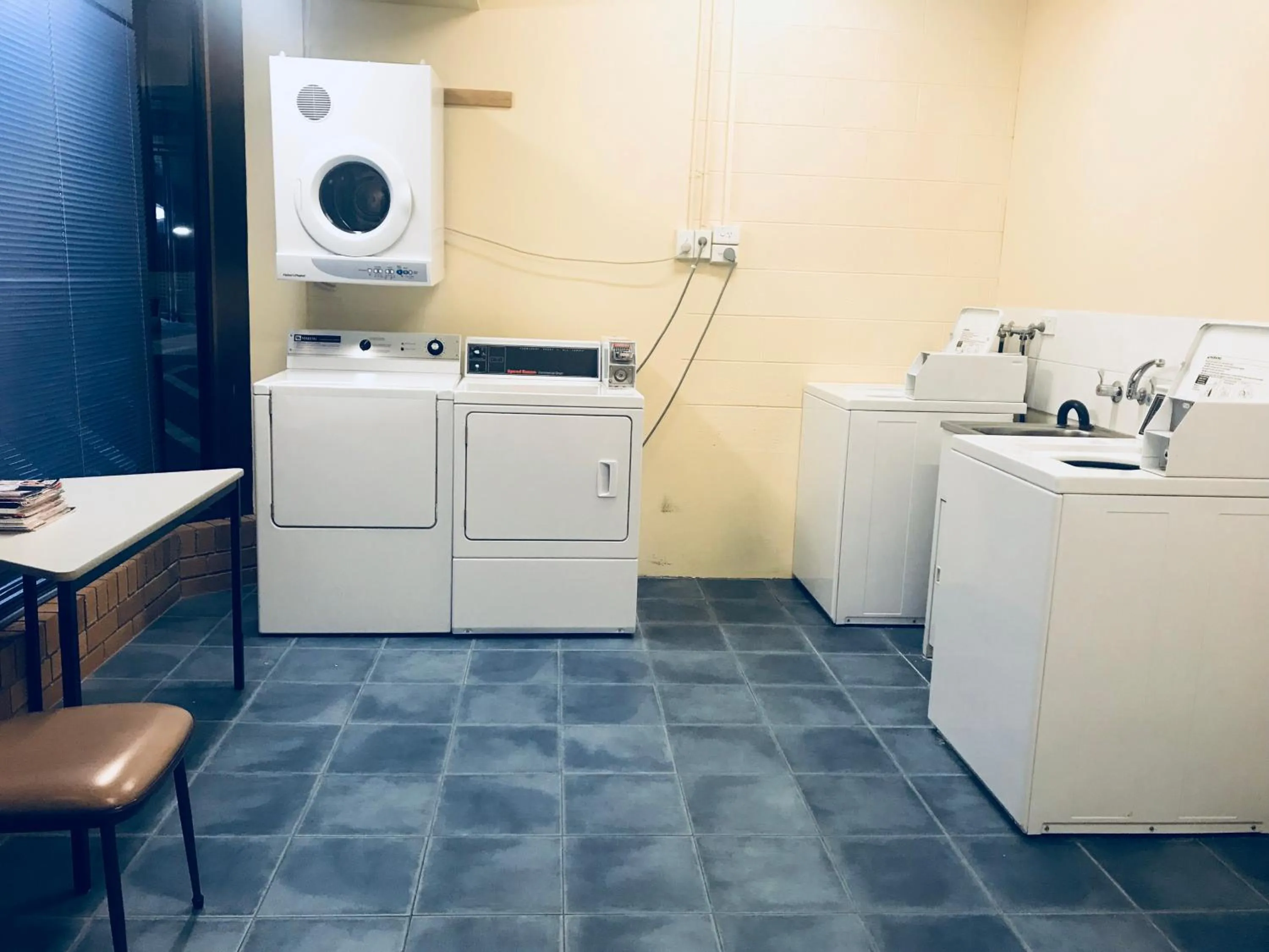 Area and facilities in Mayfair Plaza Motel and Apartments