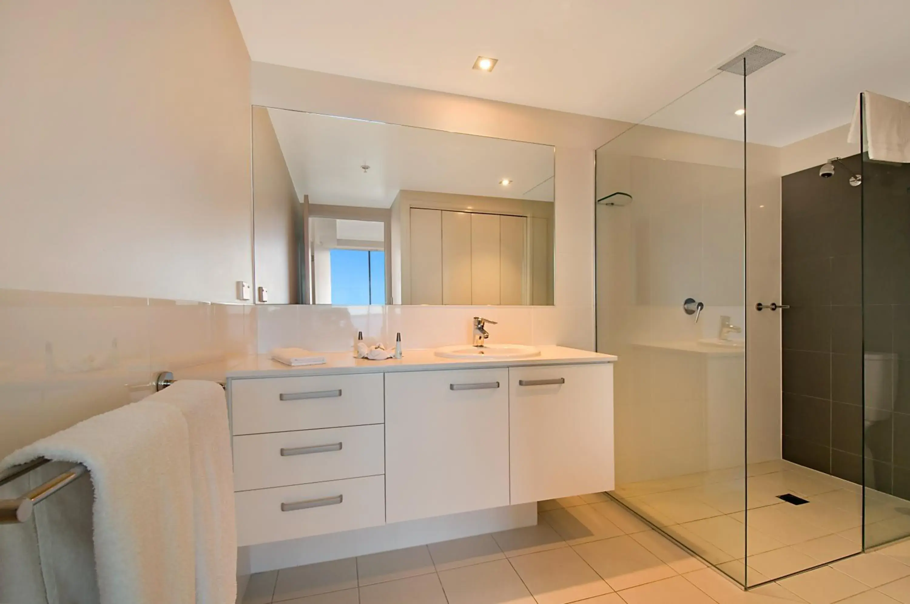 Two-Bedroom Apartment with Two Bathrooms and Ocean View in Ocean Pacific Resort - Official Two-Bedroom Apartment with Two Bathrooms and Ocean View in Ocean Pacific Resort - Official