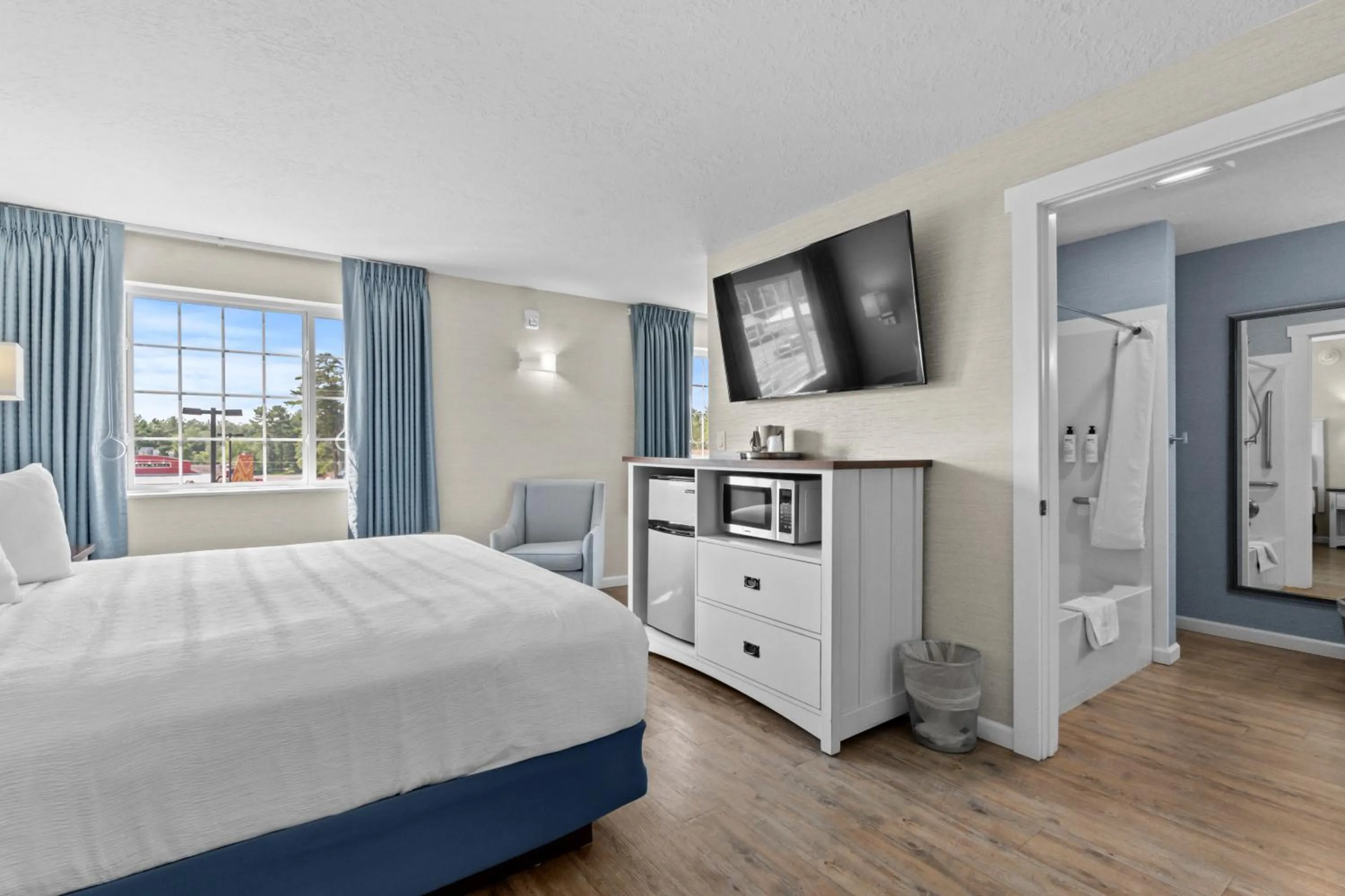 TV and multimedia, Bed in The Baywatch Resort