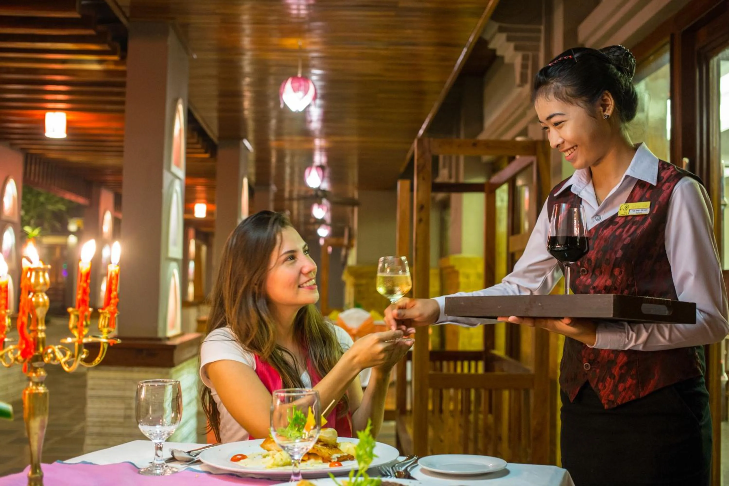 Restaurant/places to eat in Royal Empire Hotel