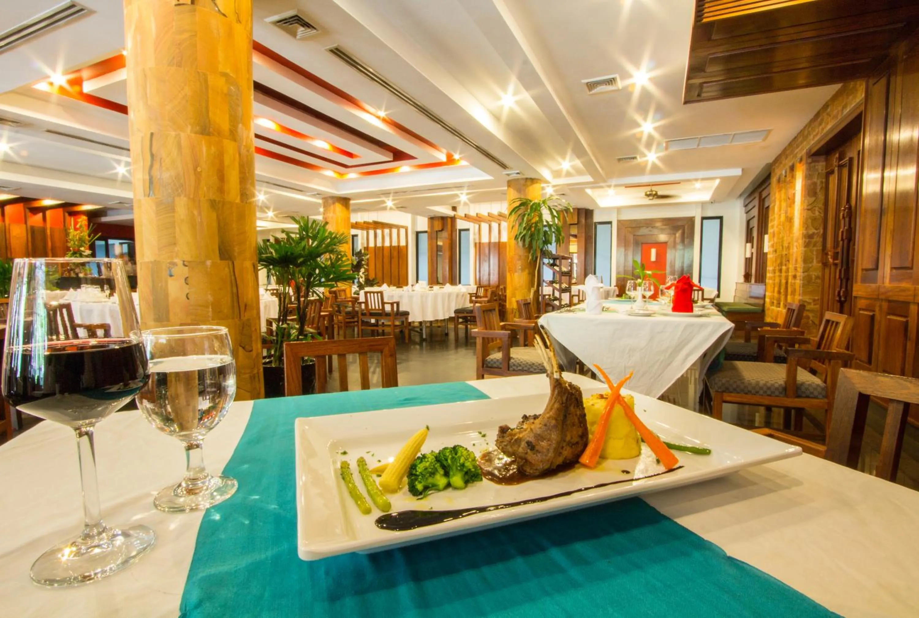 Restaurant/places to eat in Royal Empire Hotel