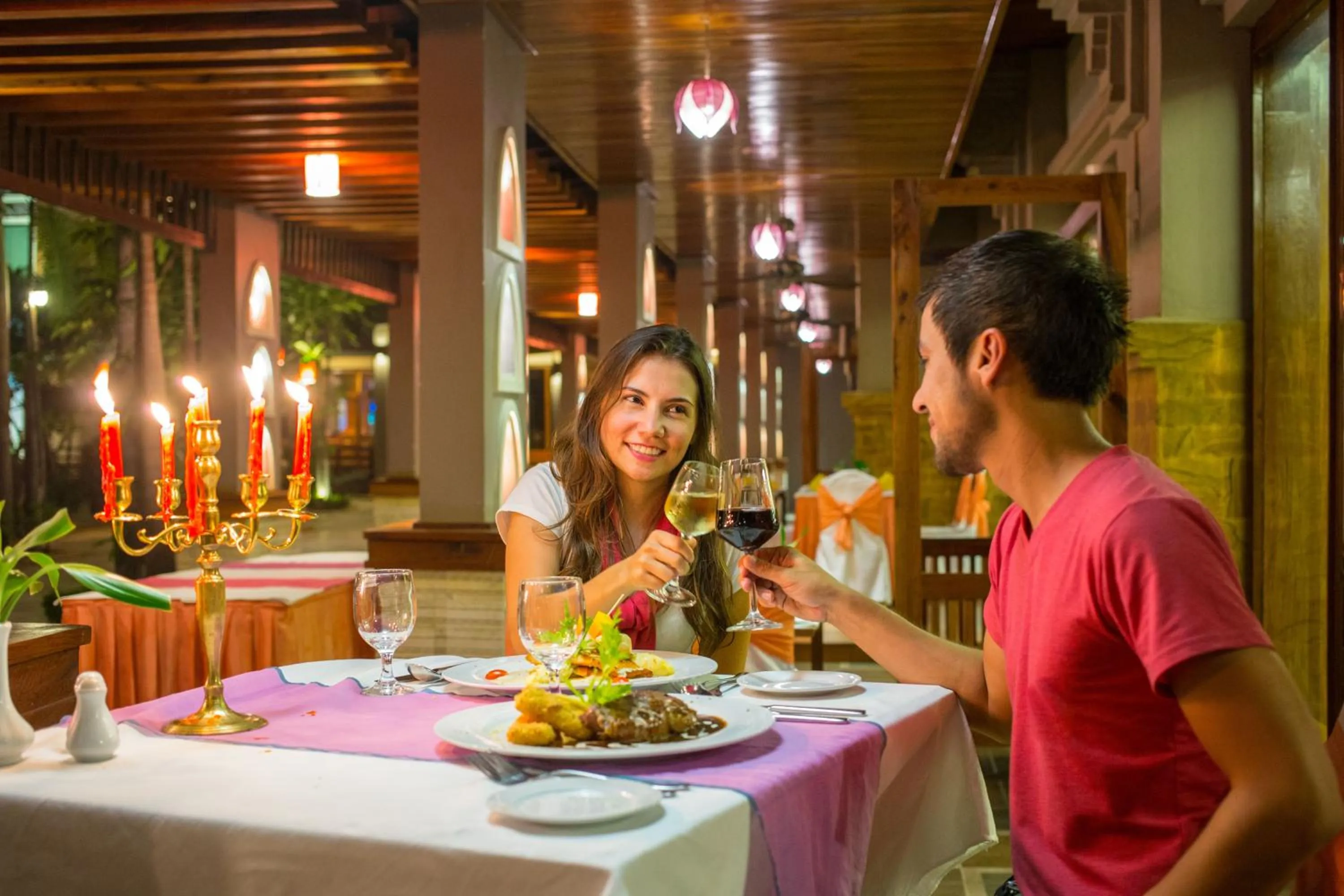 Restaurant/places to eat in Royal Empire Hotel